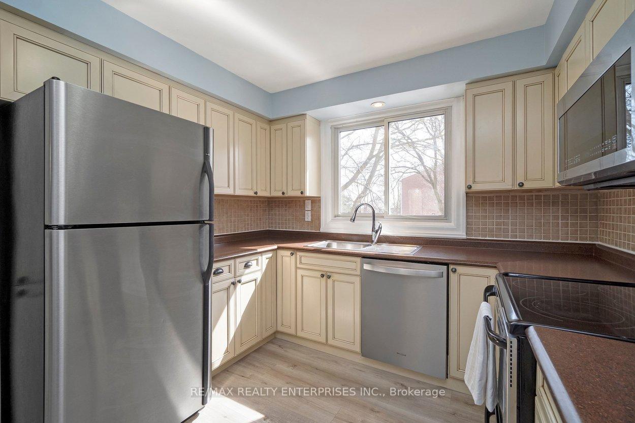Photo 4 of Unit 7, 121 Morgan Avenue, Kitchener, Chicopee/Freeport — HOMEH