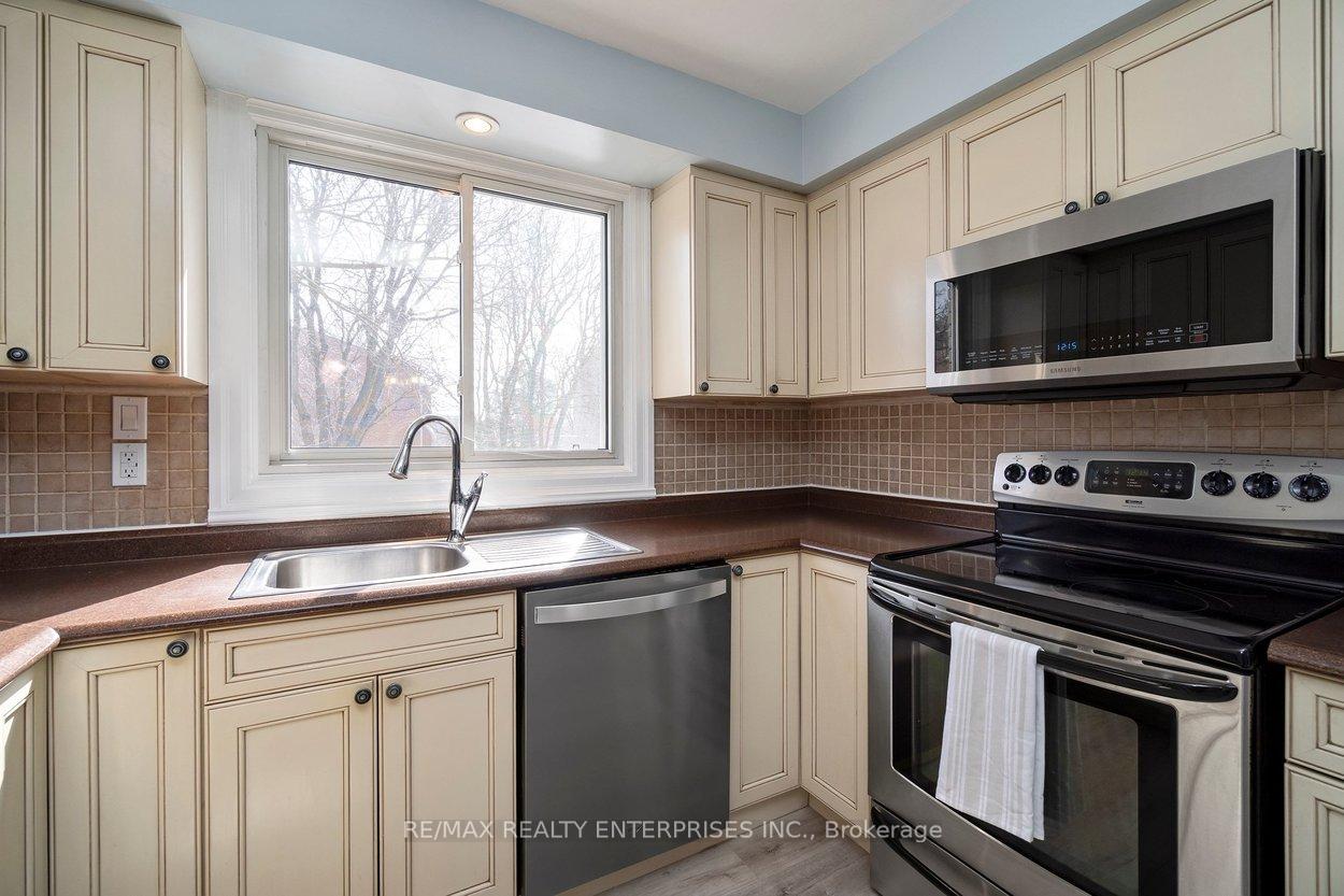 Photo 5 of Unit 7, 121 Morgan Avenue, Kitchener, Chicopee/Freeport — HOMEH