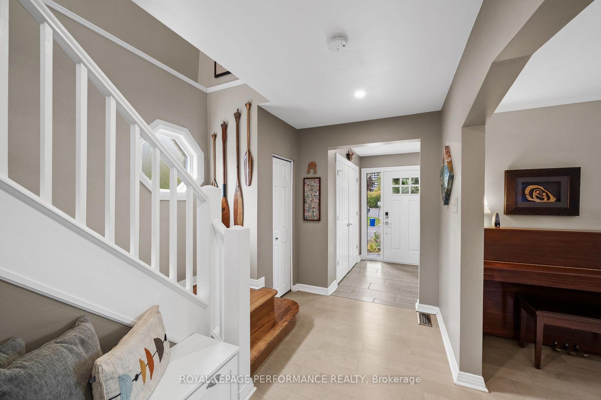 Photo 4 of 2189 Blossom Drive, Ottawa, Applewood Acres — HOMEH