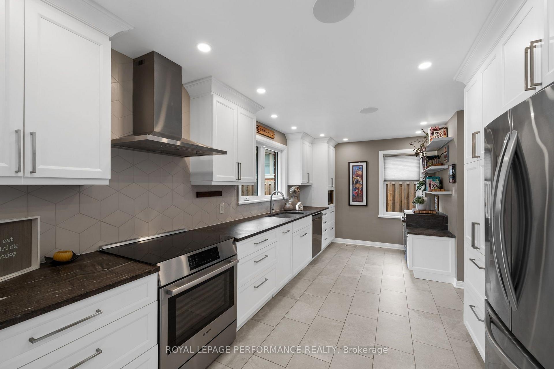 Photo 9 of 2189 Blossom Drive, Ottawa, Applewood Acres — HOMEH