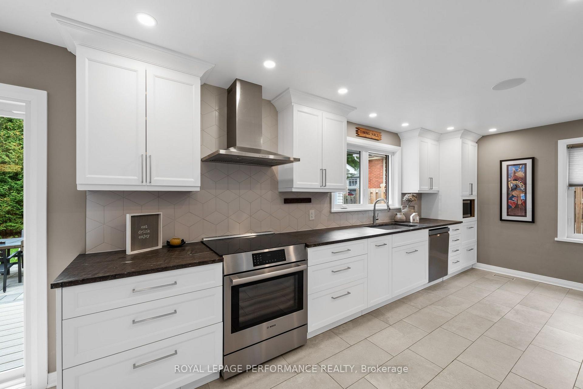 Photo 10 of 2189 Blossom Drive, Ottawa, Applewood Acres — HOMEH