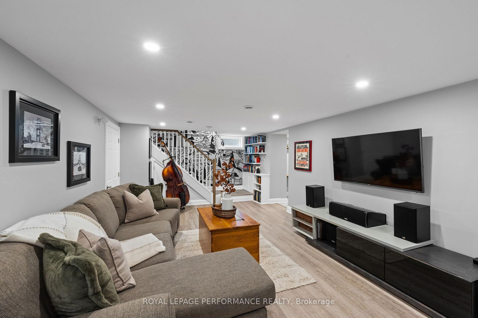 Photo 32 of 2189 Blossom Drive, Ottawa, Applewood Acres — HOMEH