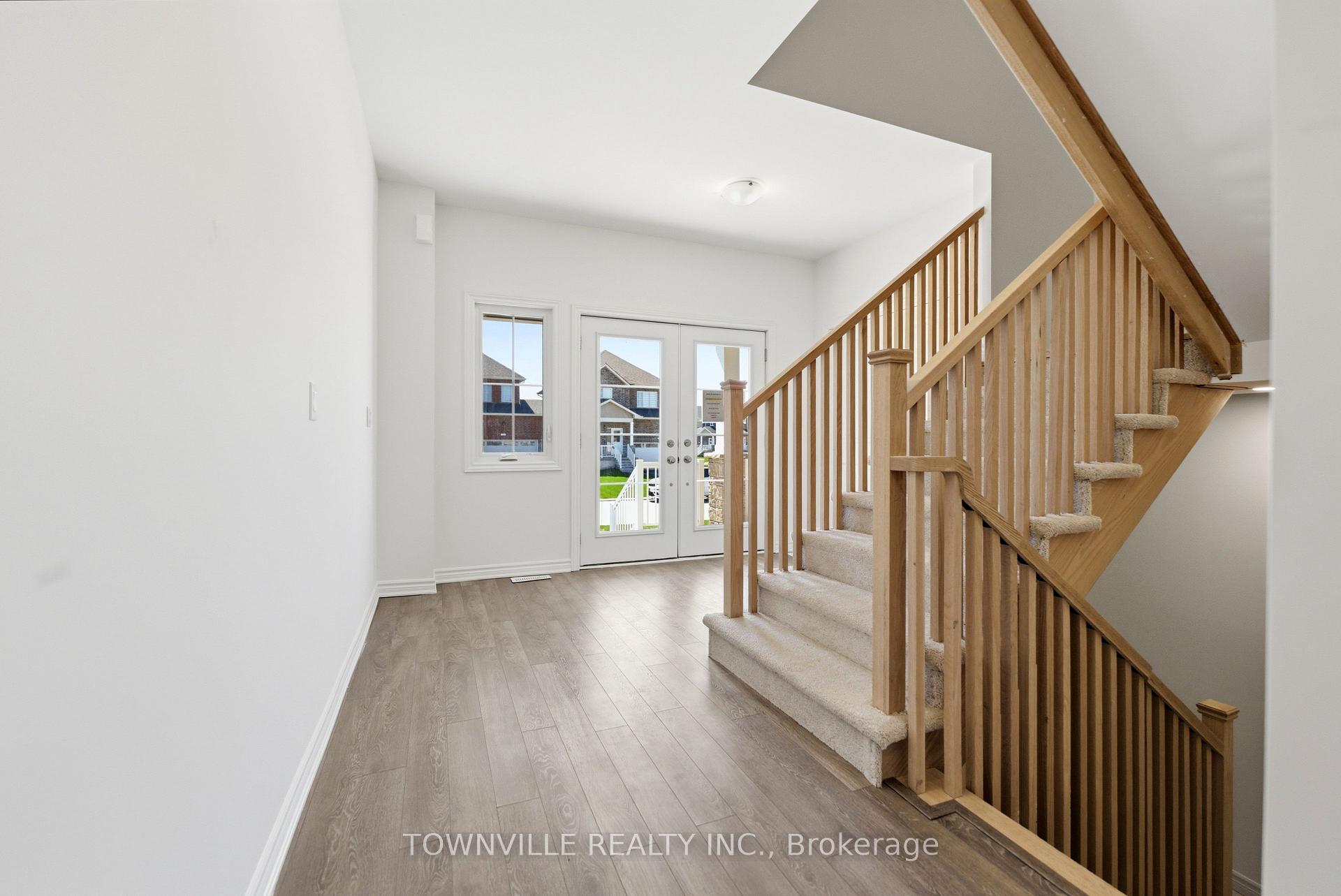 Photo 8 of 35 Bradden Crescent, Belleville, Belleville Ward — HOMEH
