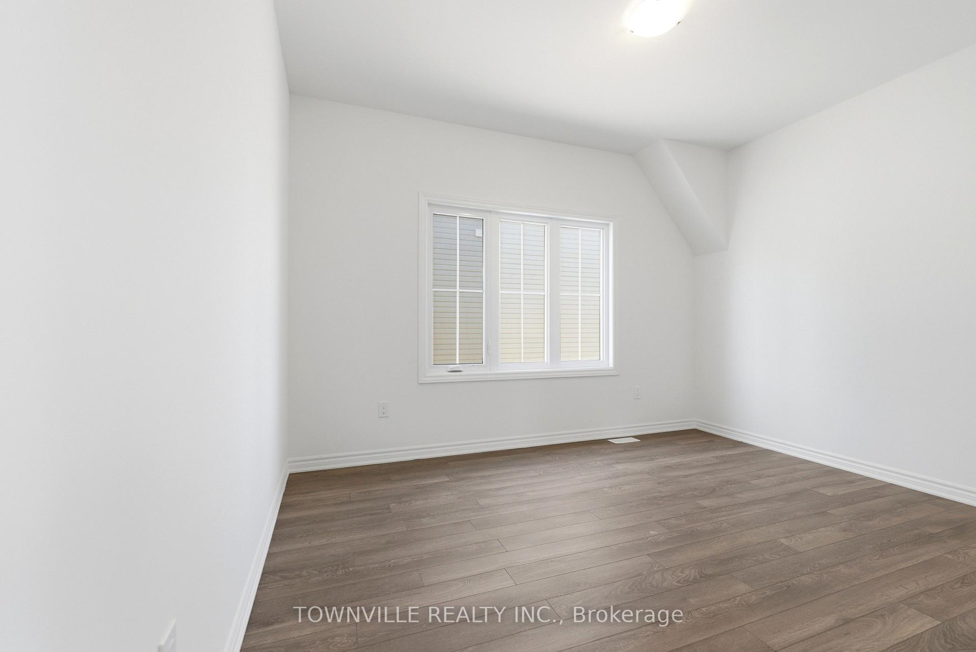 Photo 11 of 35 Bradden Crescent, Belleville, Belleville Ward — HOMEH