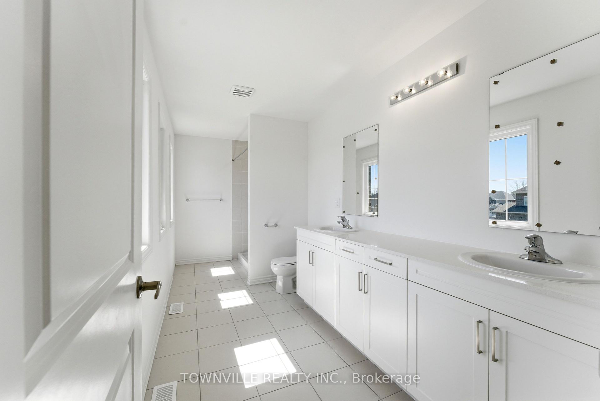Photo 24 of 35 Bradden Crescent, Belleville, Belleville Ward — HOMEH