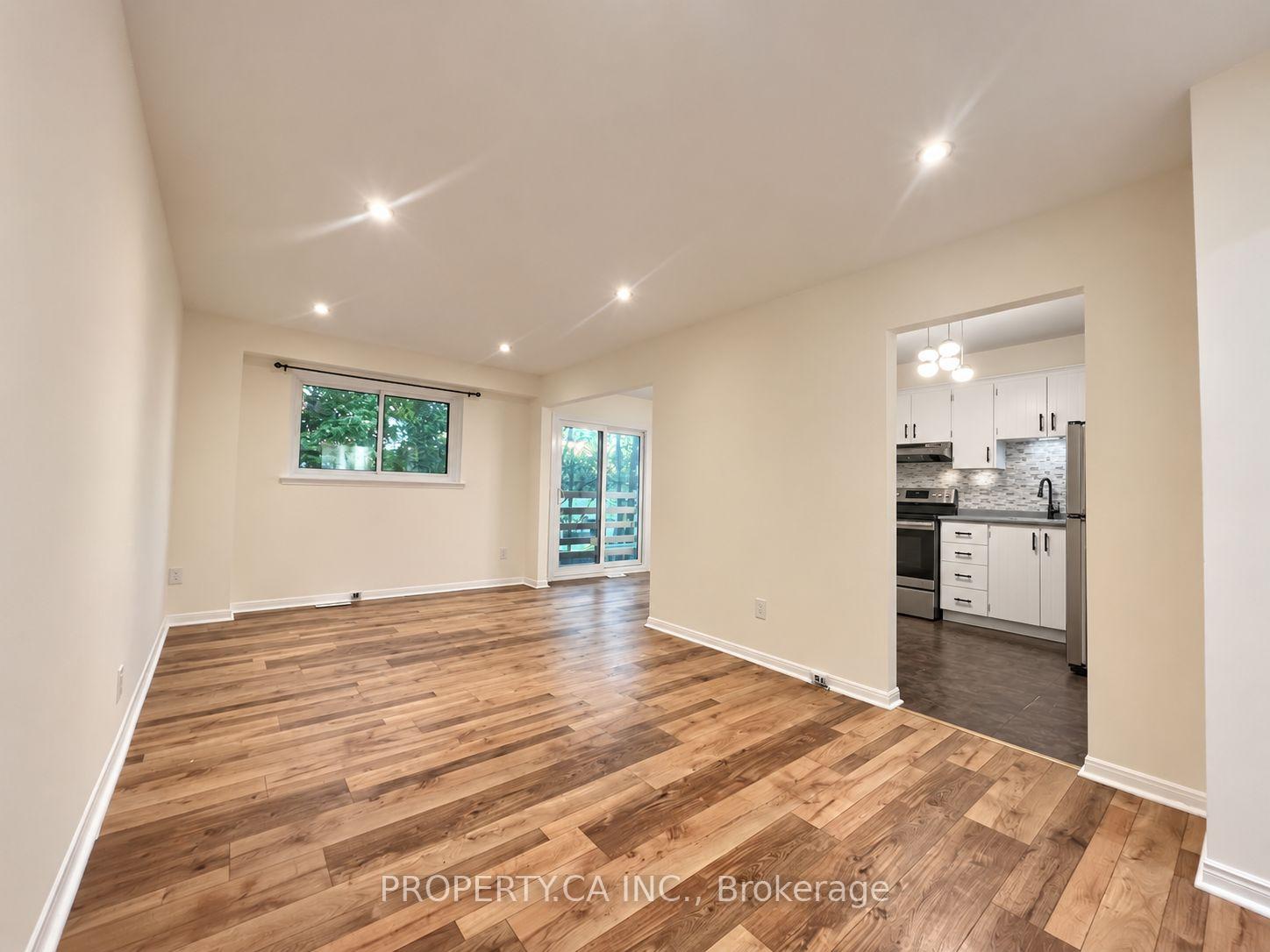 Photo 2 of 64 Chaucer Crescent, Barrie, Letitia Heights — HOMEH