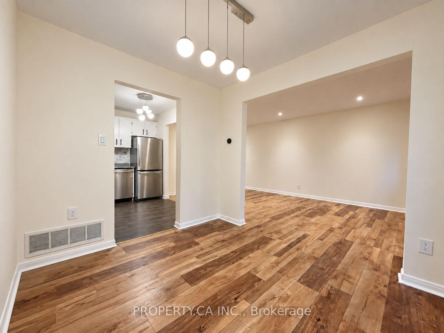 Photo 3 of 64 Chaucer Crescent, Barrie, Letitia Heights — HOMEH