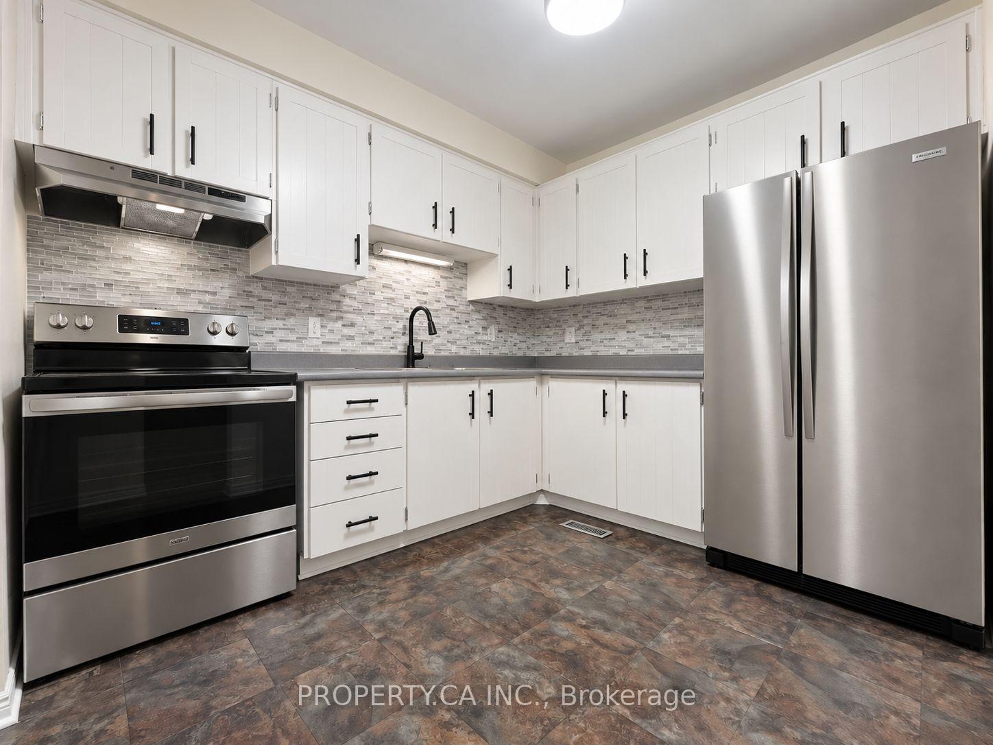 Photo 4 of 64 Chaucer Crescent, Barrie, Letitia Heights — HOMEH