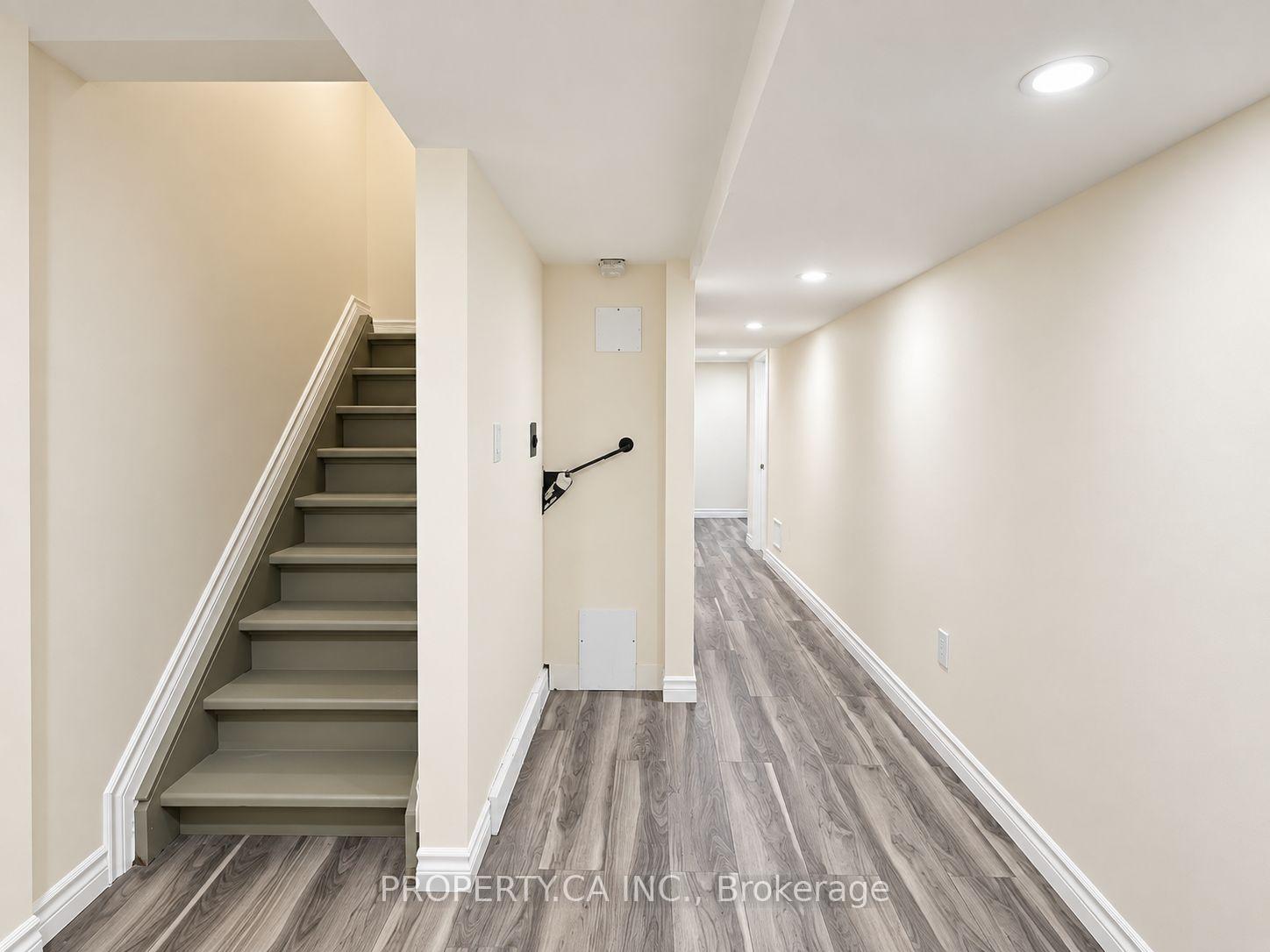 Photo 8 of 64 Chaucer Crescent, Barrie, Letitia Heights — HOMEH