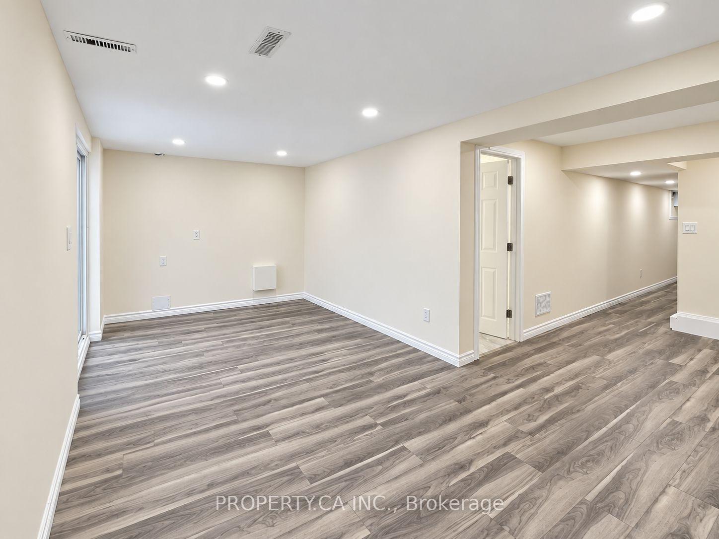 Photo 9 of 64 Chaucer Crescent, Barrie, Letitia Heights — HOMEH