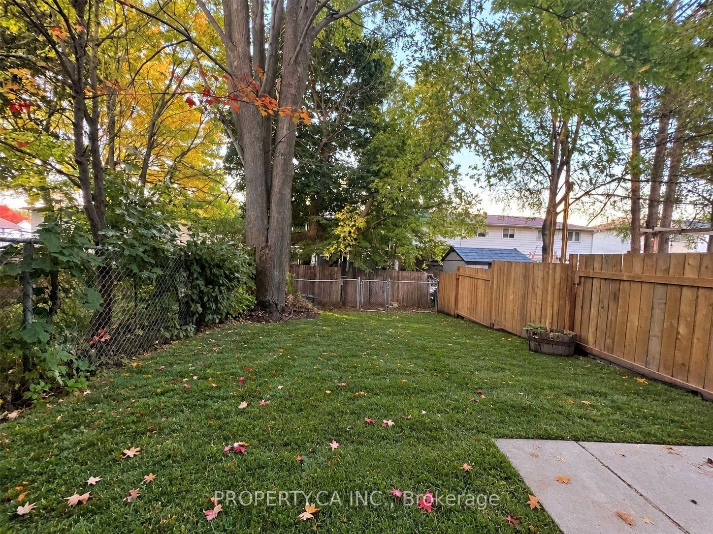 Photo 10 of 64 Chaucer Crescent, Barrie, Letitia Heights — HOMEH