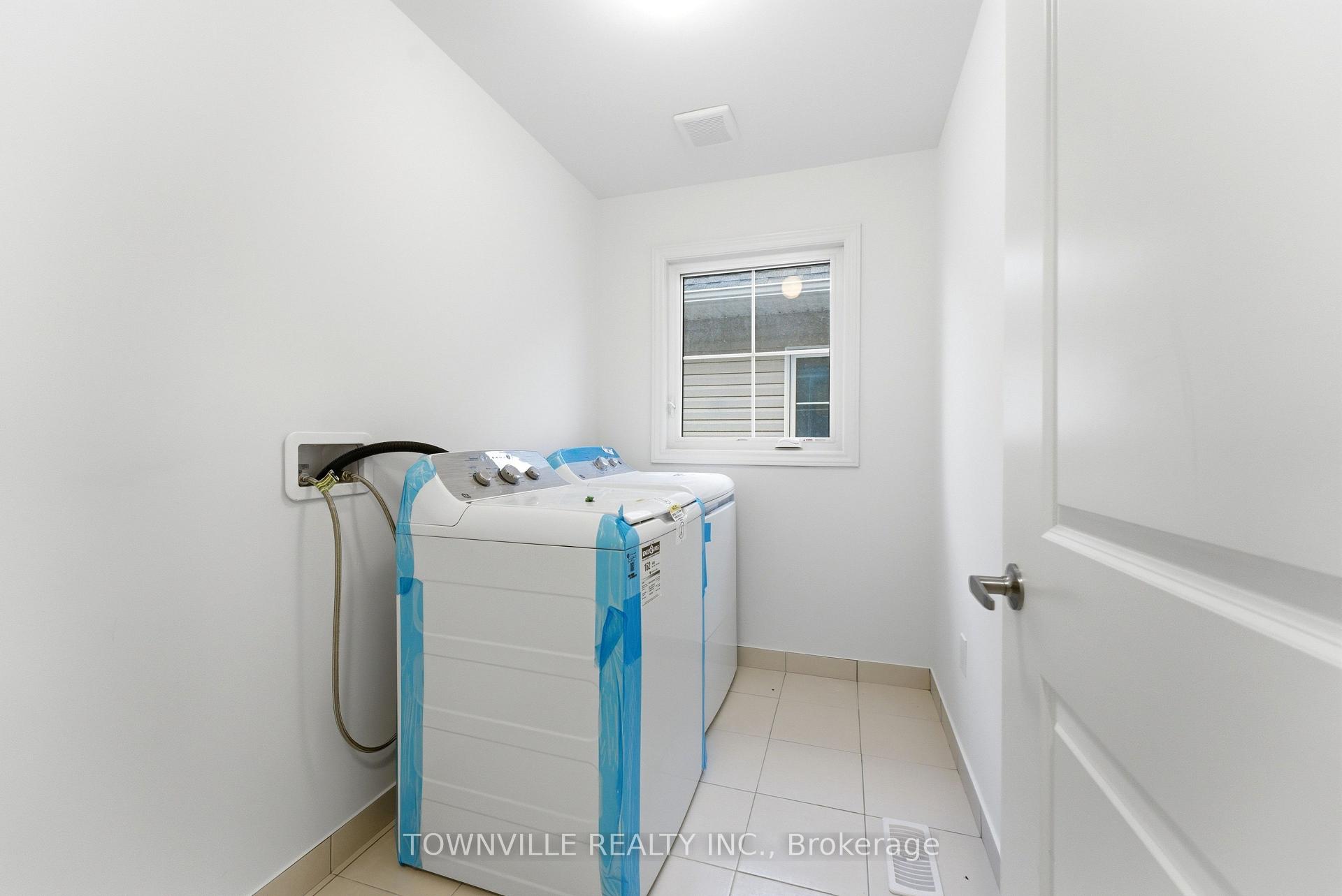 Photo 15 of 12 Bradden Crescent, Belleville, Belleville Ward — HOMEH