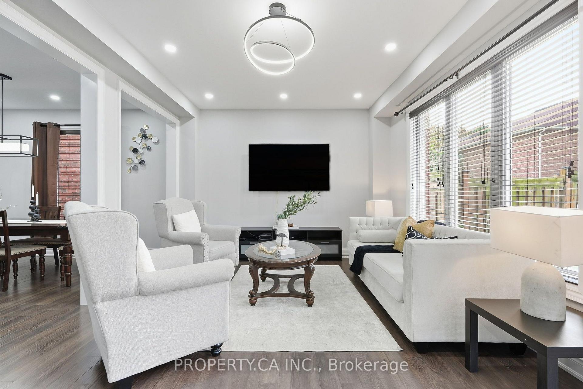Photo 5 of 7829 Juneberry Drive, Niagara Falls, Brown — HOMEH
