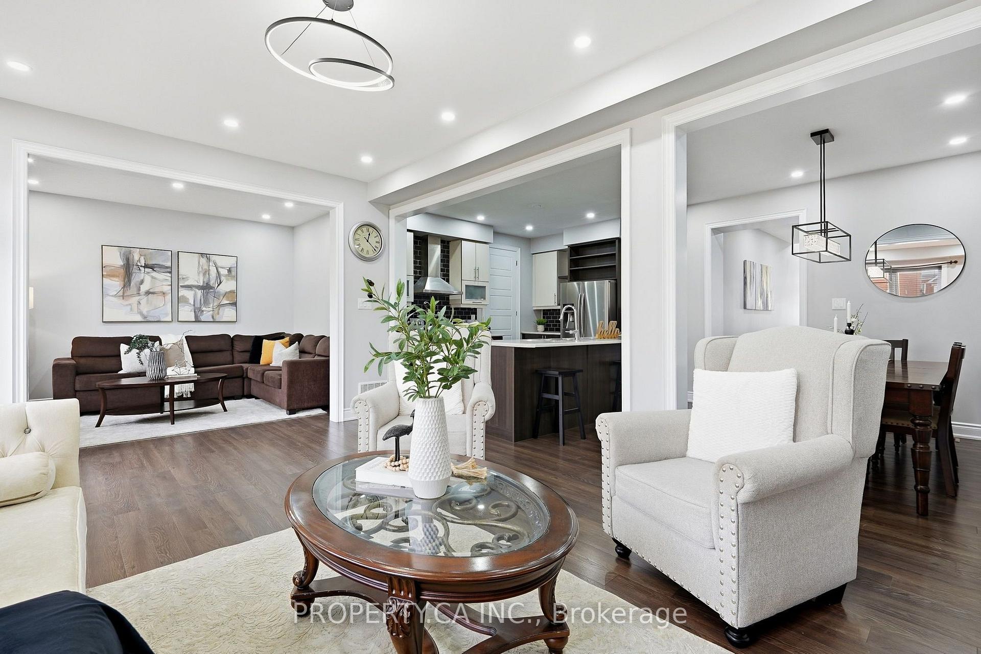 Photo 7 of 7829 Juneberry Drive, Niagara Falls, Brown — HOMEH