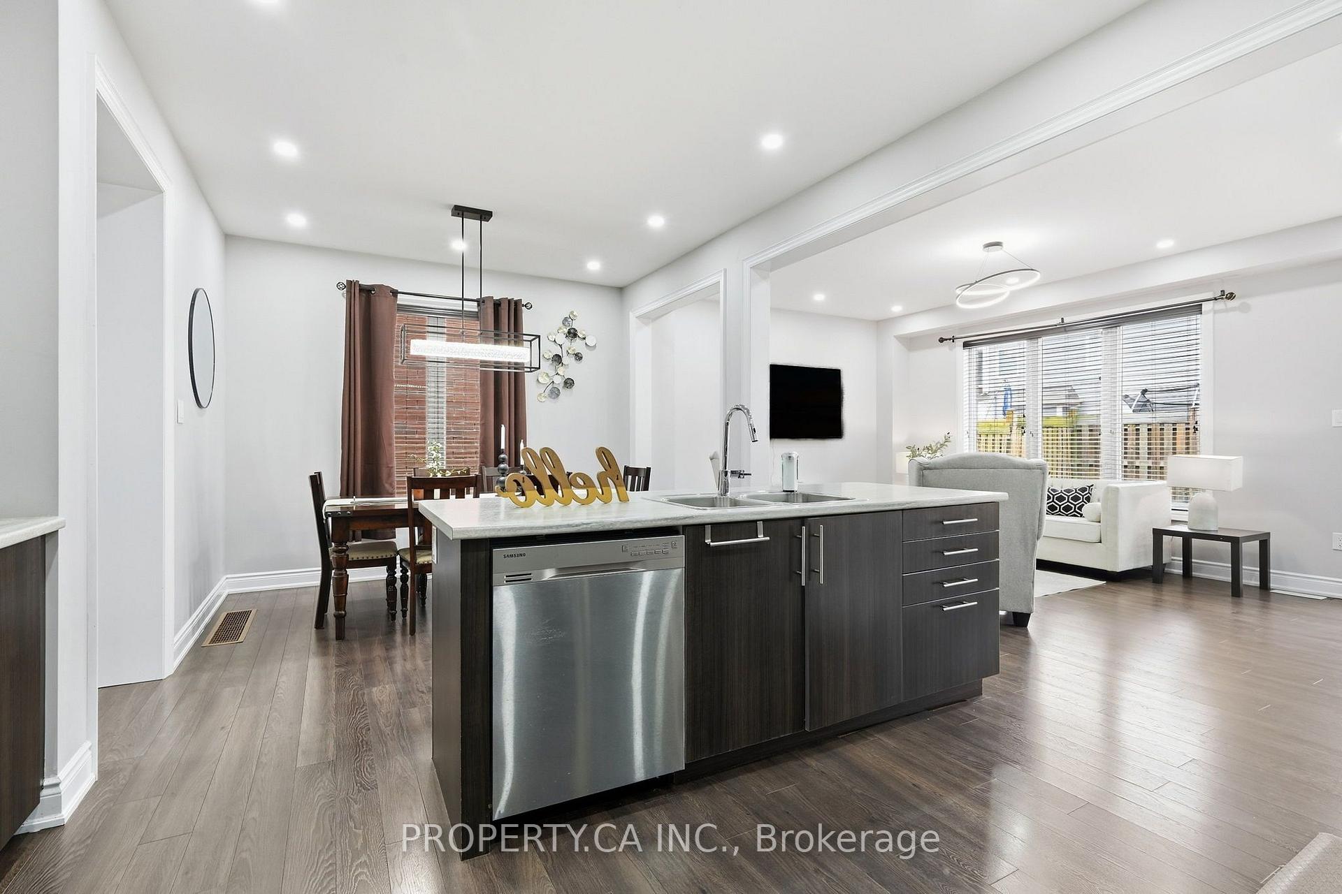 Photo 11 of 7829 Juneberry Drive, Niagara Falls, Brown — HOMEH