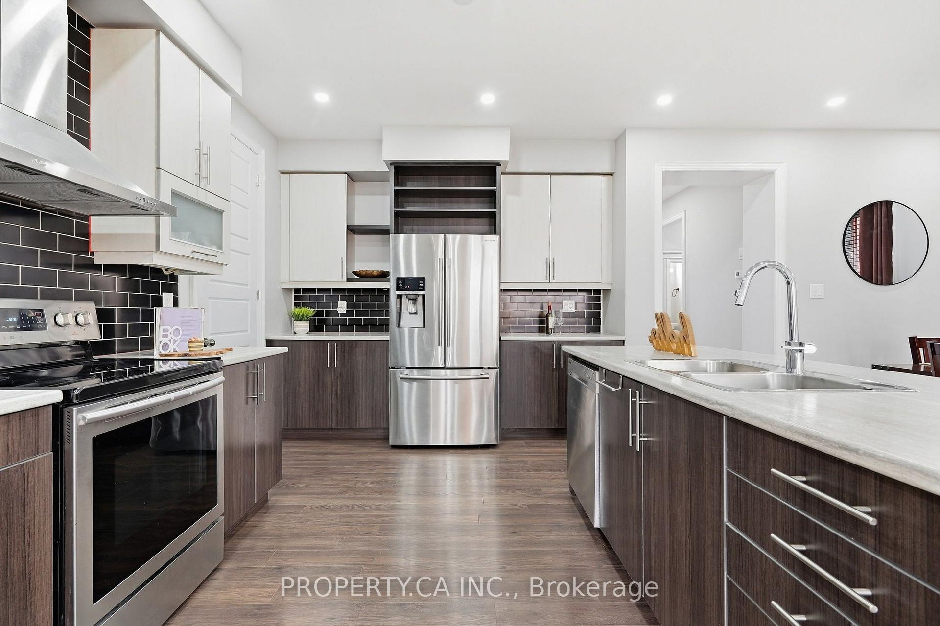 Photo 12 of 7829 Juneberry Drive, Niagara Falls, Brown — HOMEH