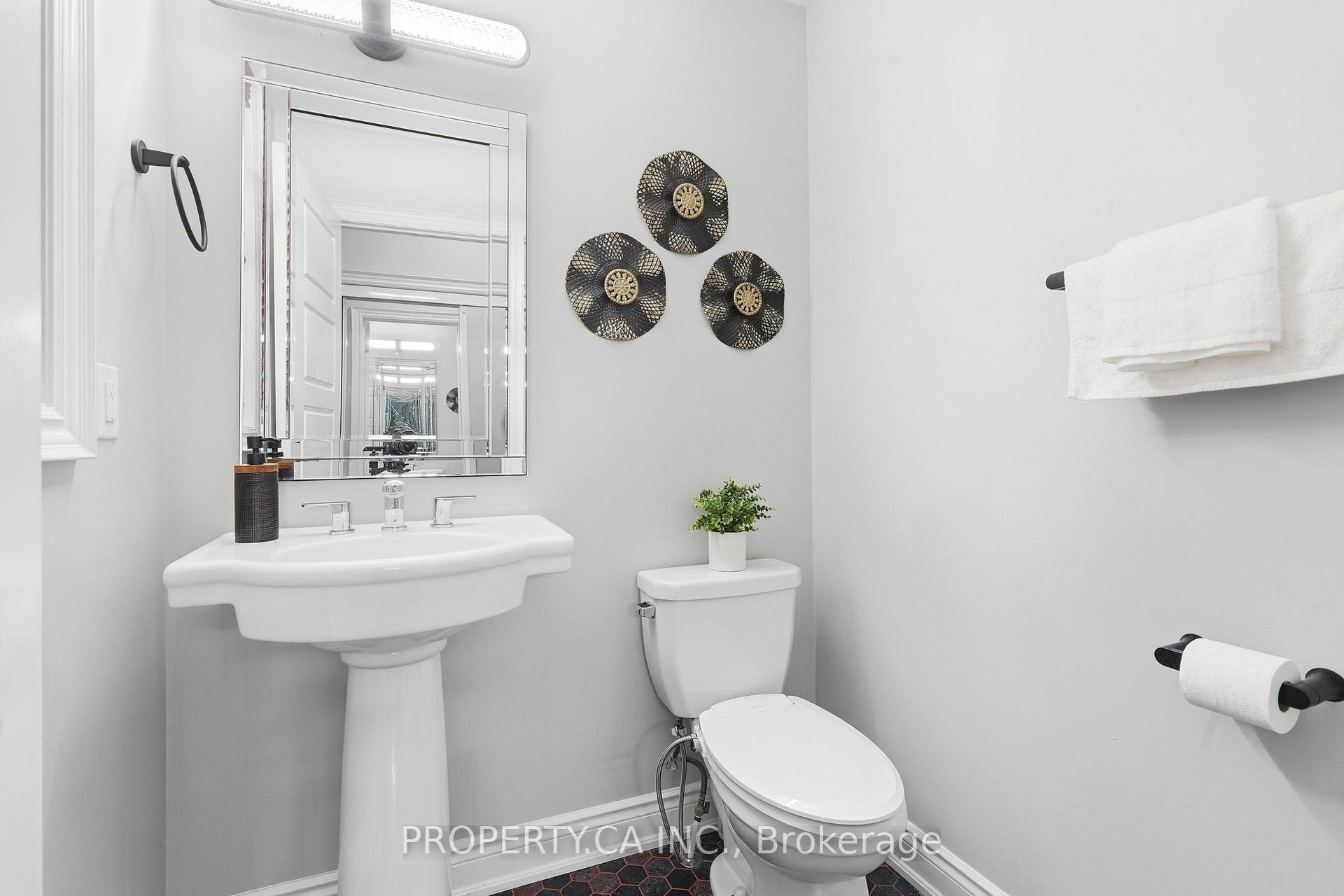 Photo 14 of 7829 Juneberry Drive, Niagara Falls, Brown — HOMEH