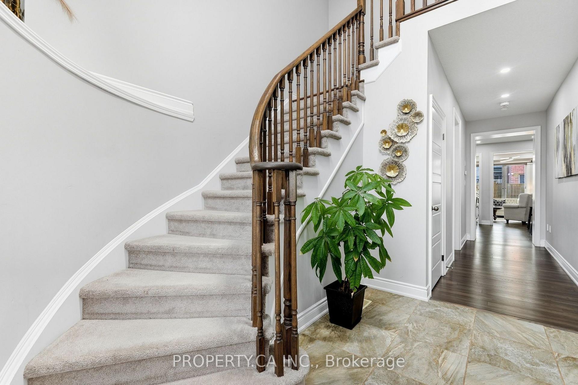Photo 15 of 7829 Juneberry Drive, Niagara Falls, Brown — HOMEH