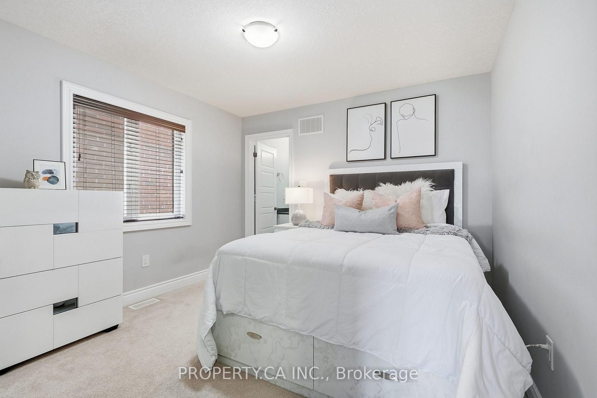Photo 16 of 7829 Juneberry Drive, Niagara Falls, Brown — HOMEH
