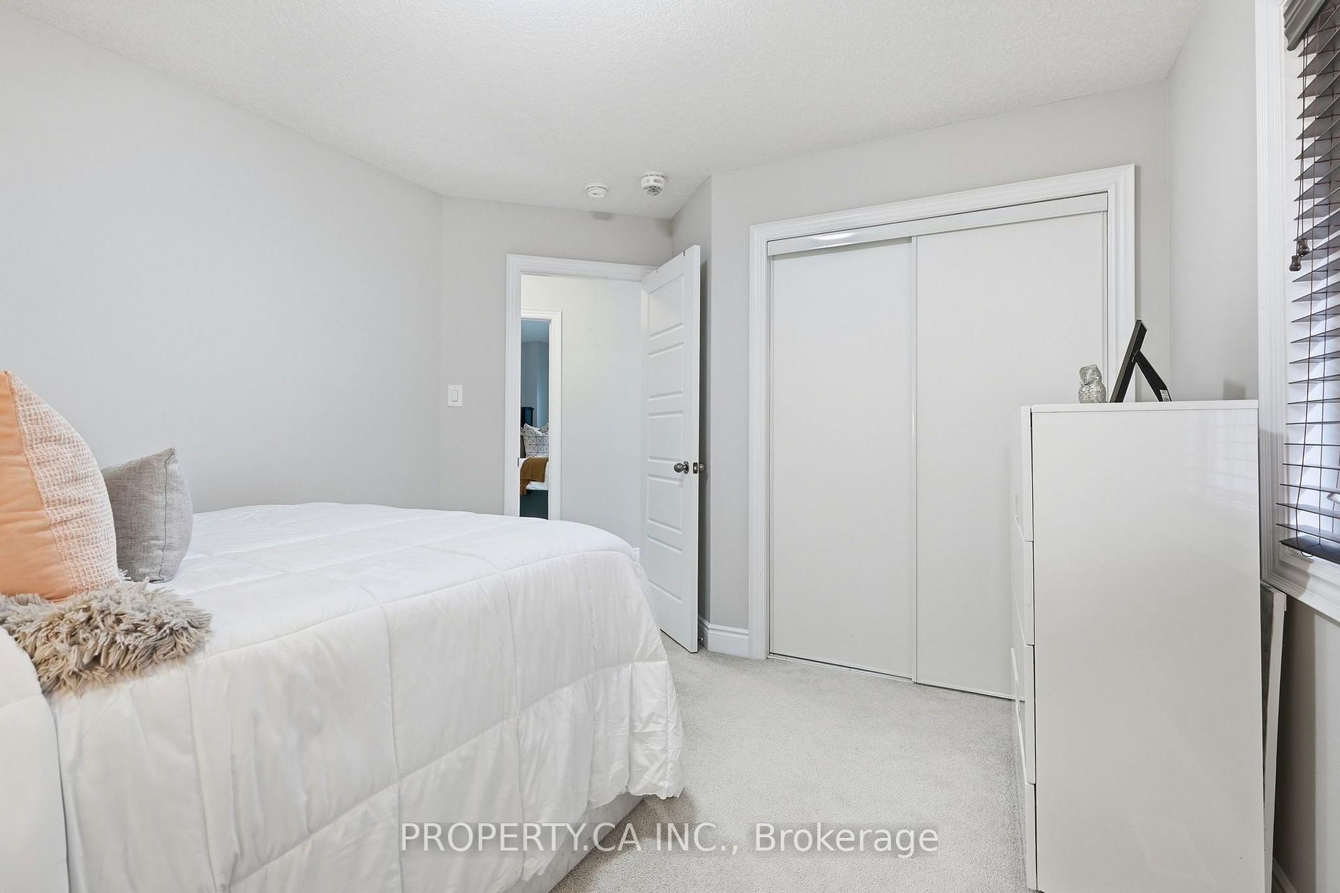 Photo 17 of 7829 Juneberry Drive, Niagara Falls, Brown — HOMEH