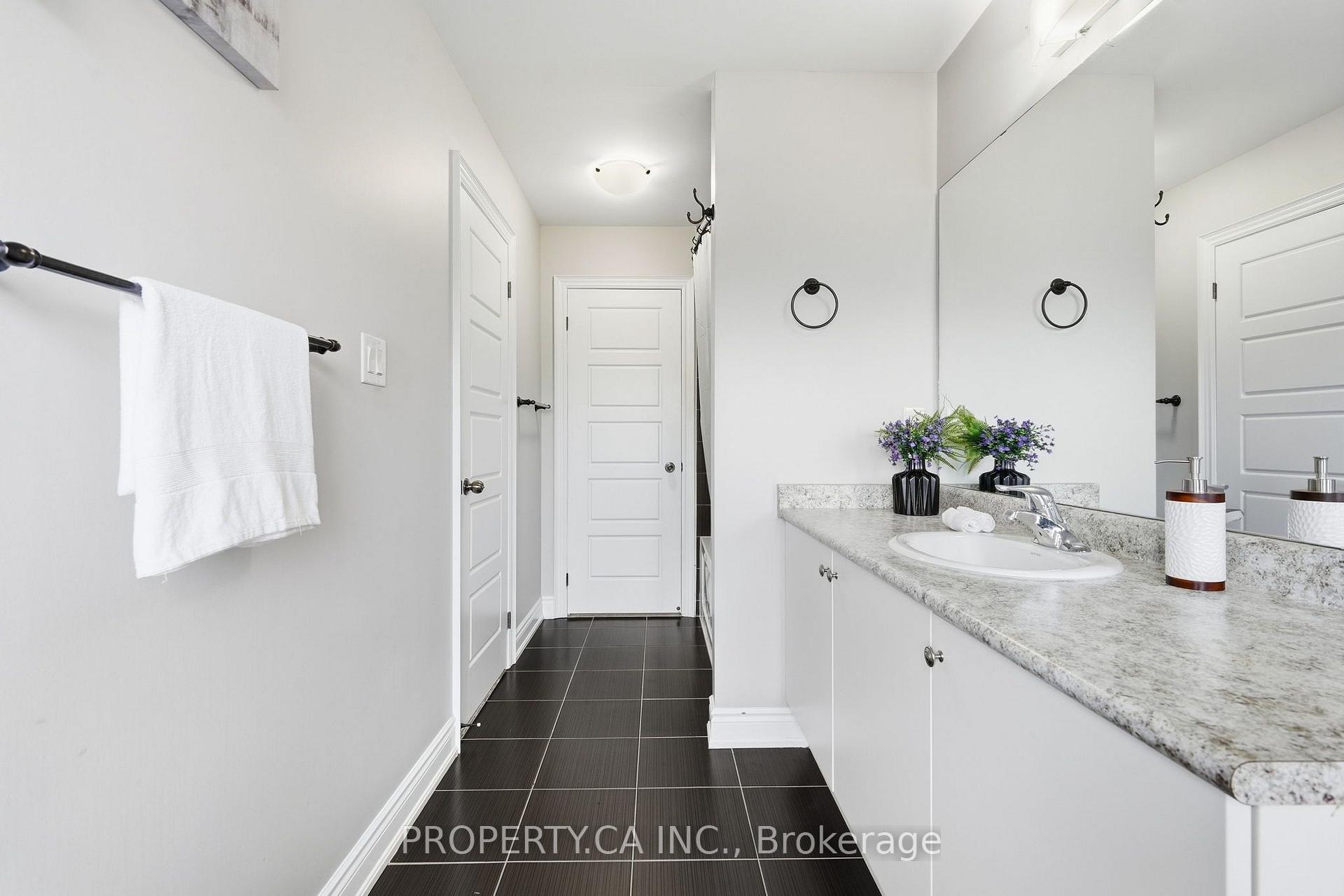 Photo 22 of 7829 Juneberry Drive, Niagara Falls, Brown — HOMEH