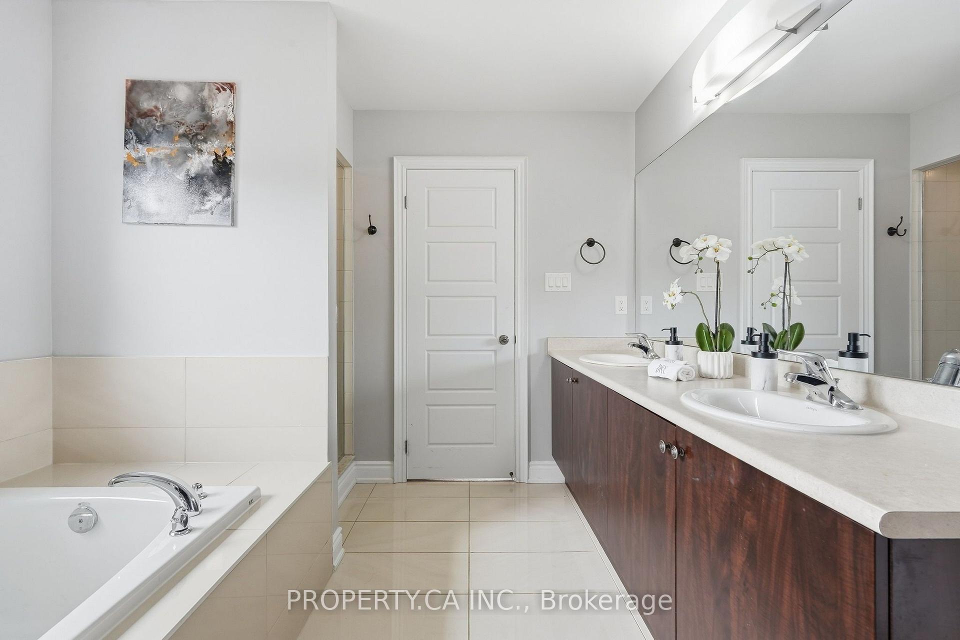 Photo 28 of 7829 Juneberry Drive, Niagara Falls, Brown — HOMEH