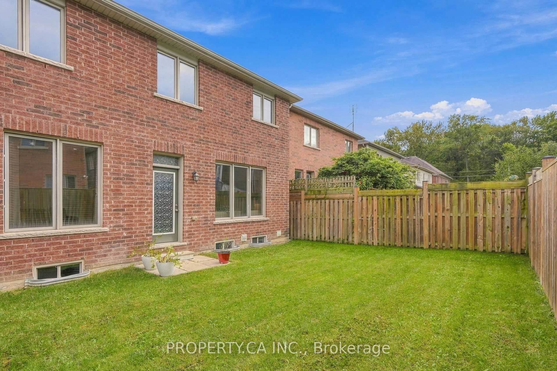 Photo 29 of 7829 Juneberry Drive, Niagara Falls, Brown — HOMEH
