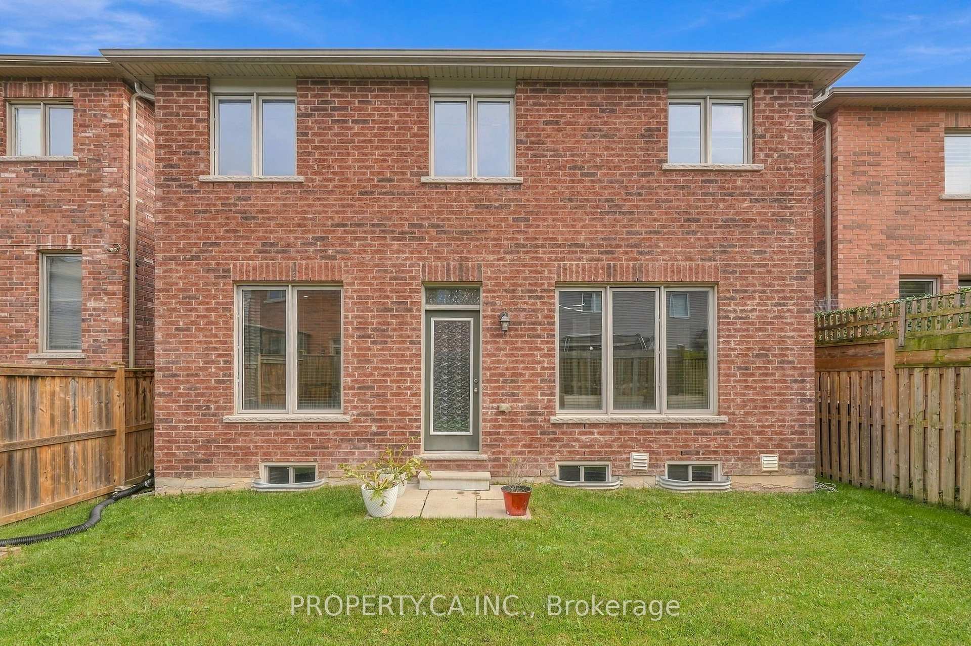 Photo 30 of 7829 Juneberry Drive, Niagara Falls, Brown — HOMEH