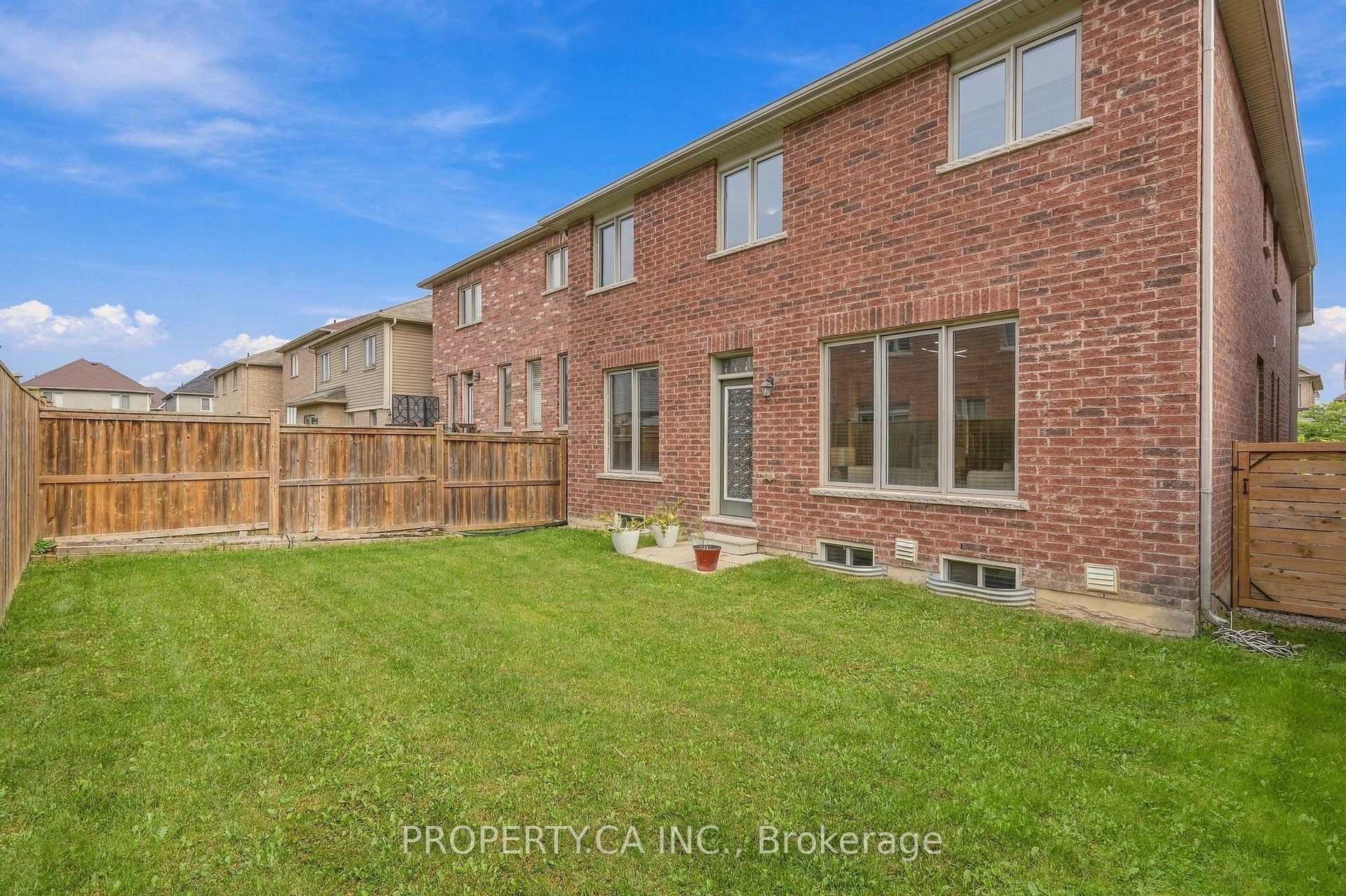 Photo 31 of 7829 Juneberry Drive, Niagara Falls, Brown — HOMEH