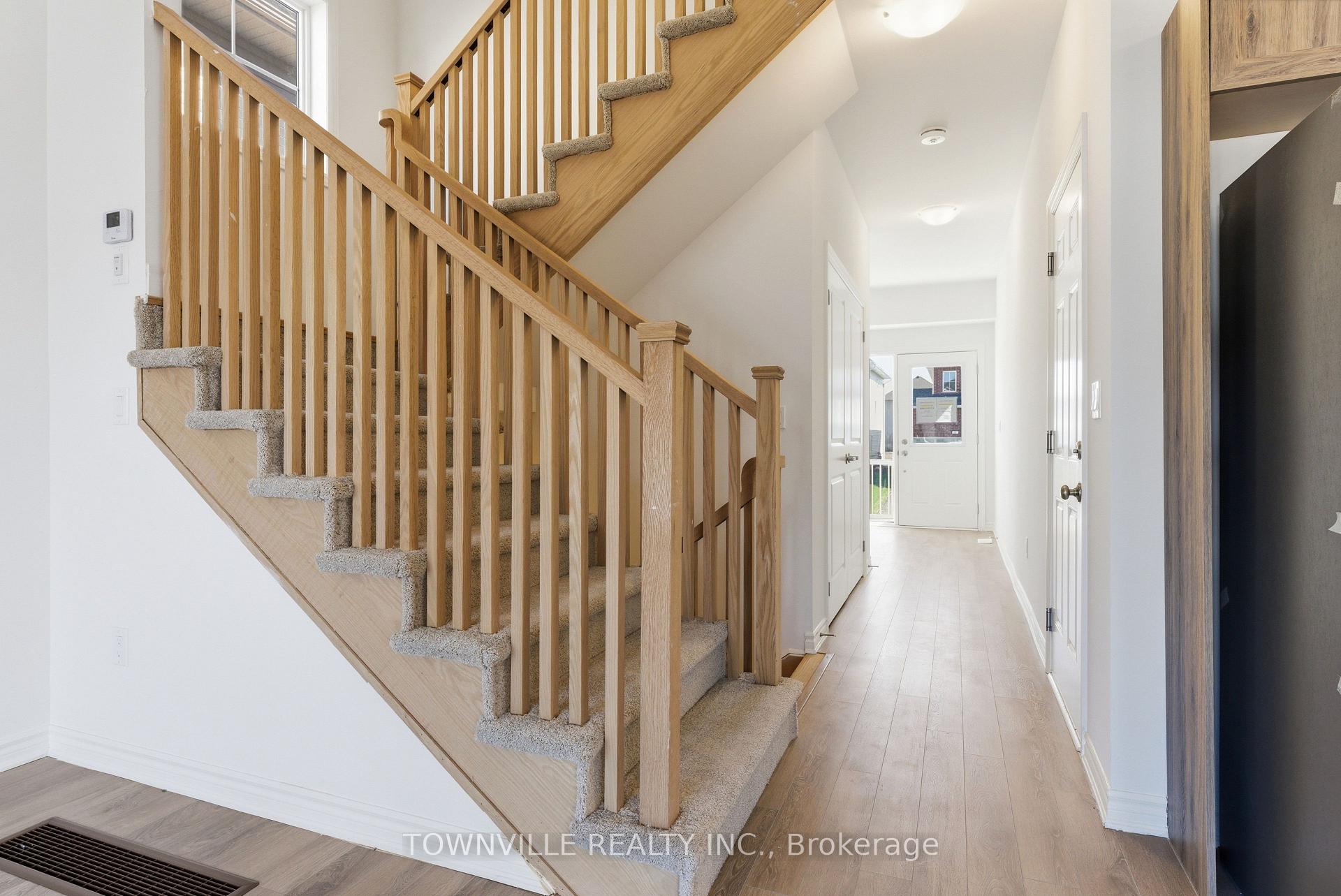 Photo 7 of 15 Bradden Crescent, Belleville, Belleville Ward — HOMEH