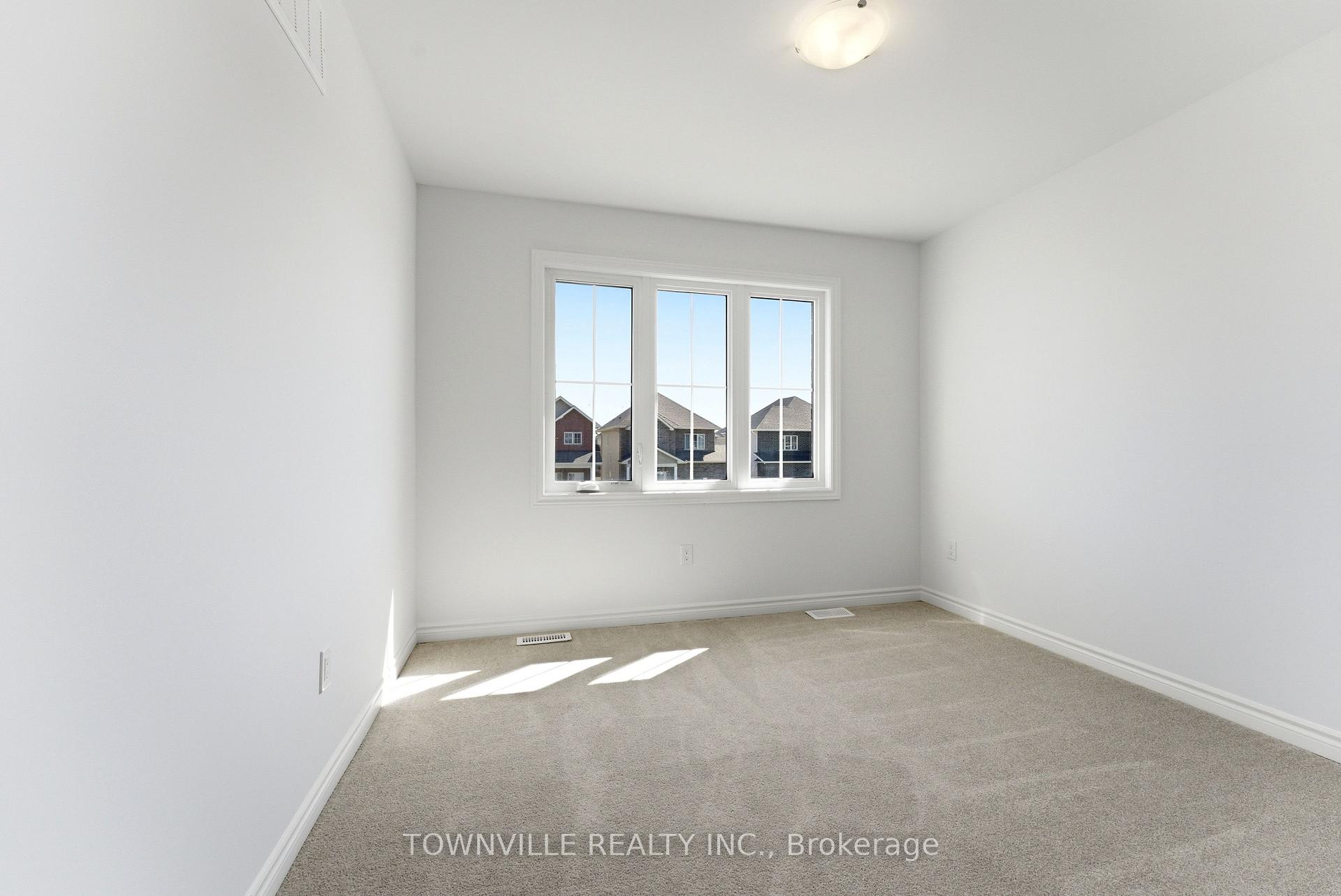 Photo 16 of 15 Bradden Crescent, Belleville, Belleville Ward — HOMEH
