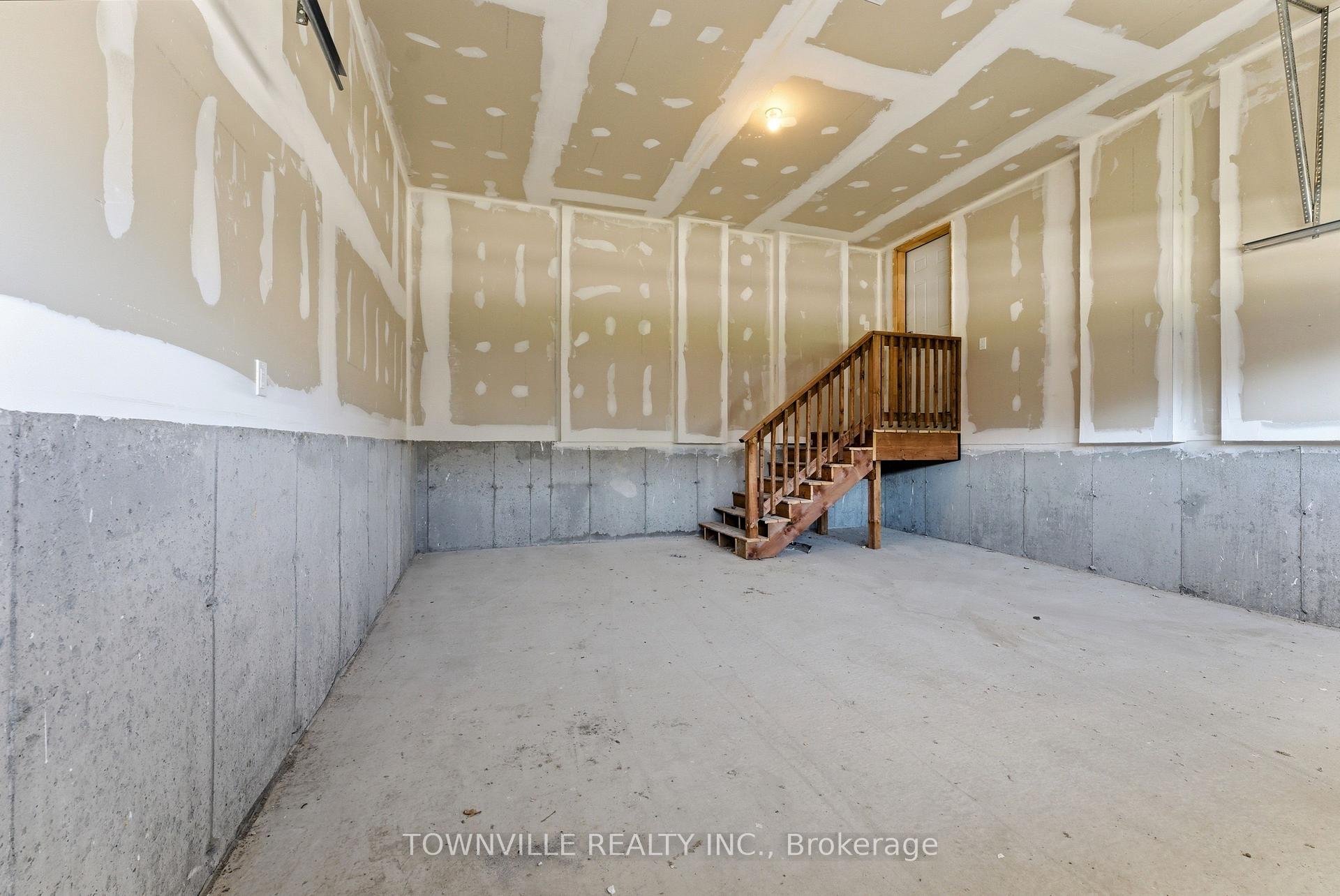 Photo 32 of 15 Bradden Crescent, Belleville, Belleville Ward — HOMEH