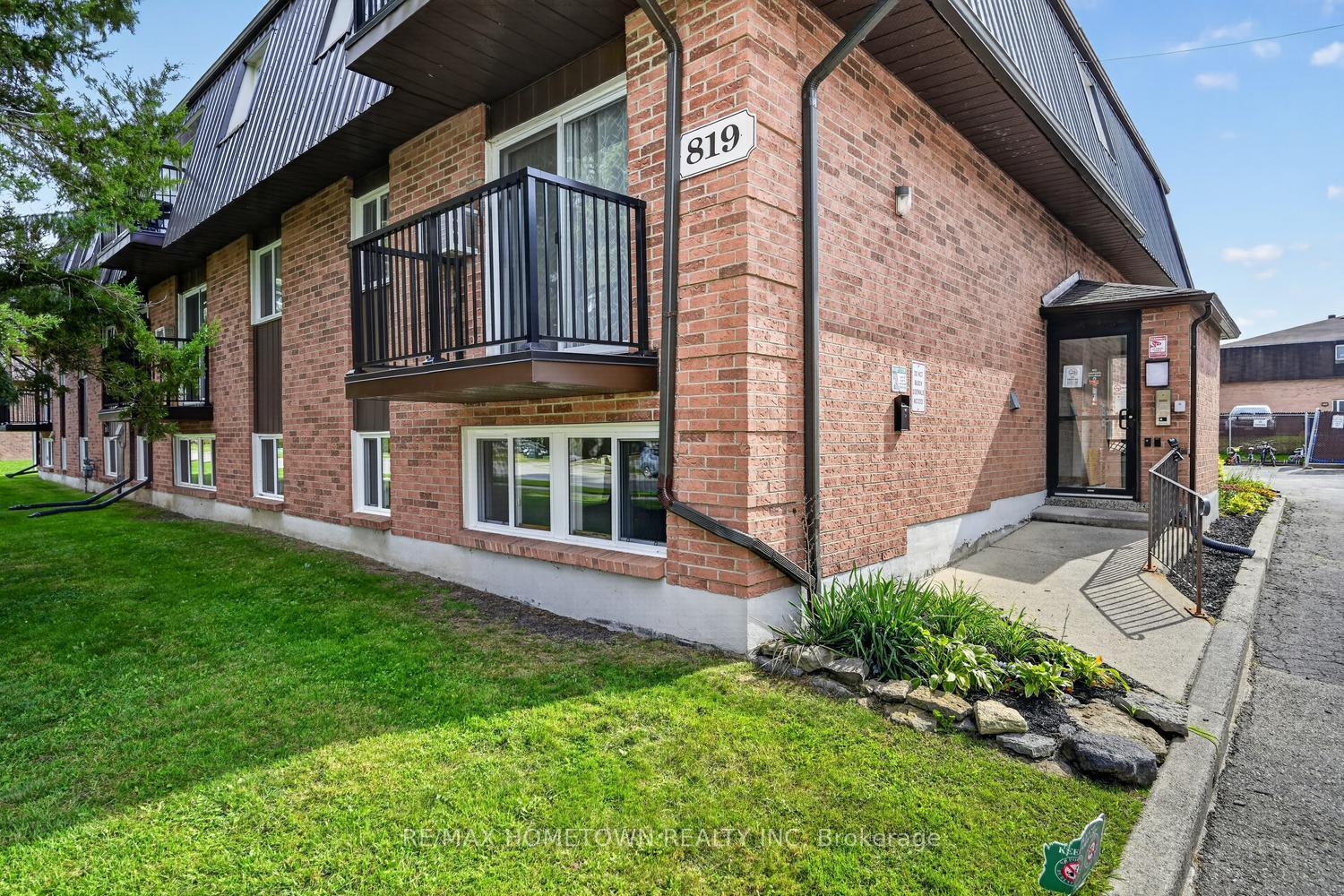 Photo 2 of Unit 1, 819 Macodrum Drive, Brockville, Brockville — HOMEH