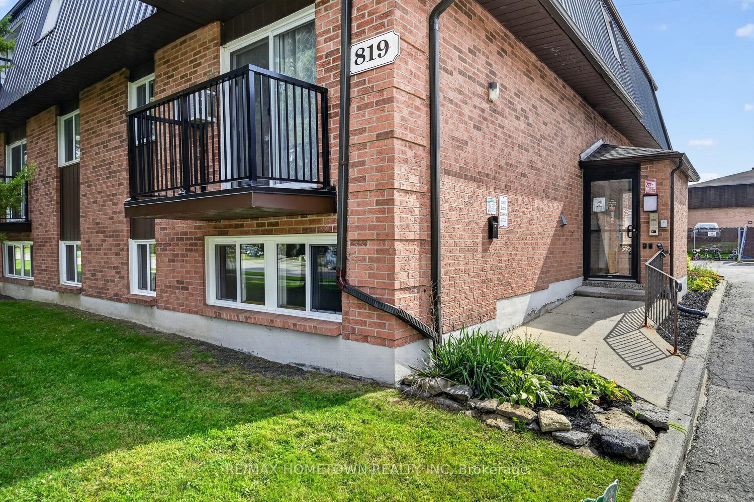 Photo 3 of Unit 1, 819 Macodrum Drive, Brockville, Brockville — HOMEH