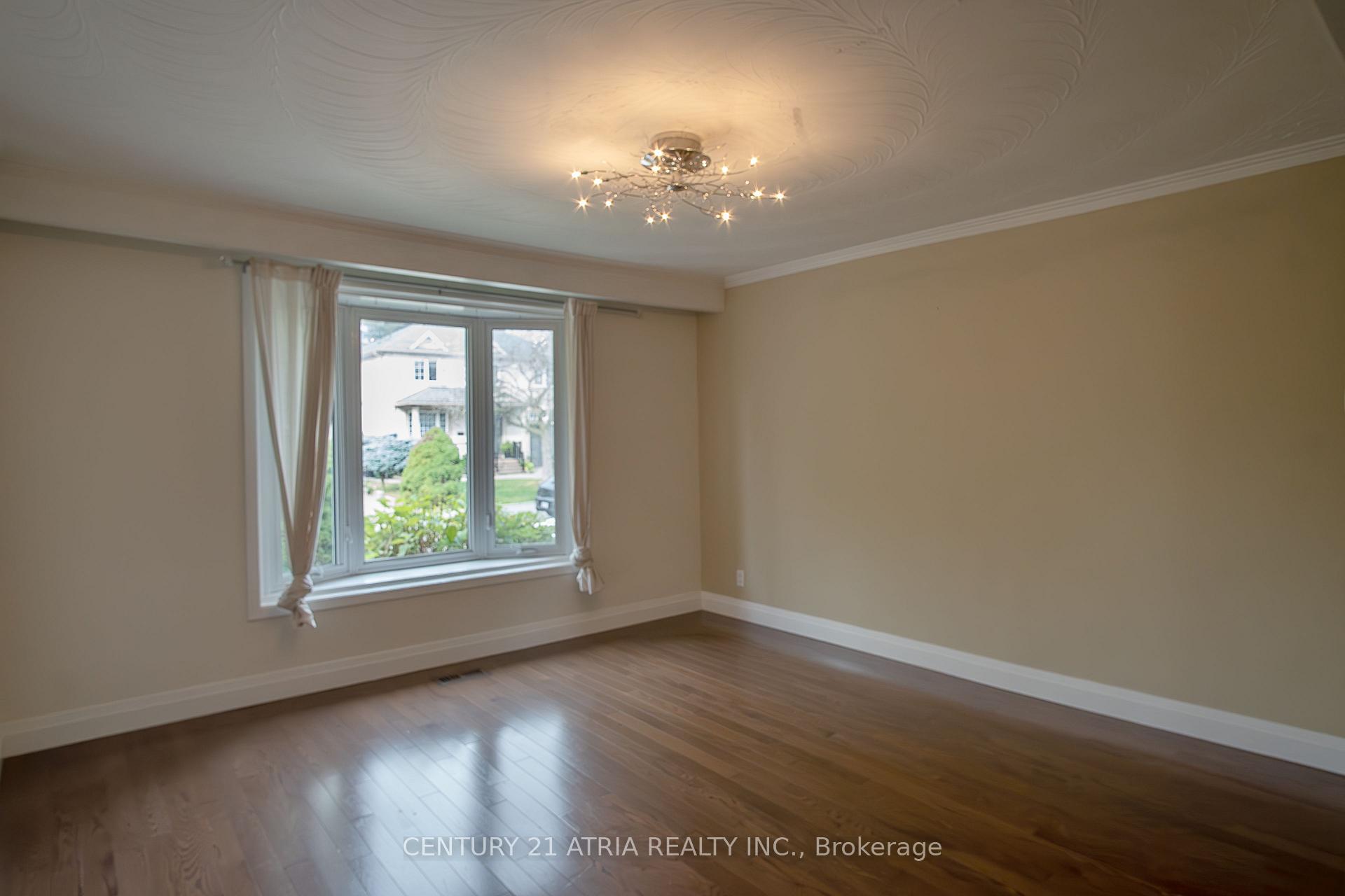 Photo 2 of 119 Milton Street, Etobicoke, Stonegate-Queensway — HOMEH