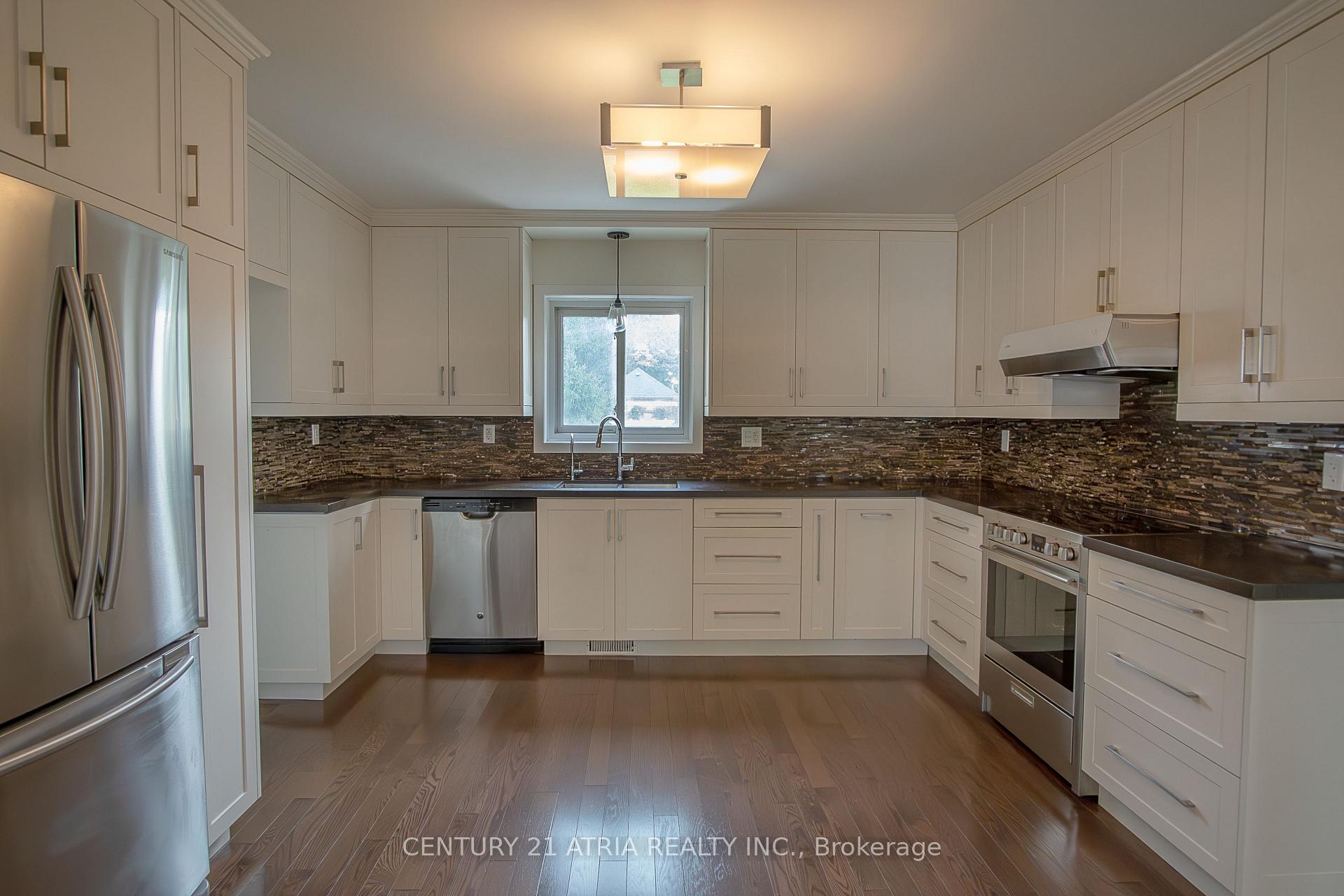 Photo 8 of 119 Milton Street, Etobicoke, Stonegate-Queensway — HOMEH
