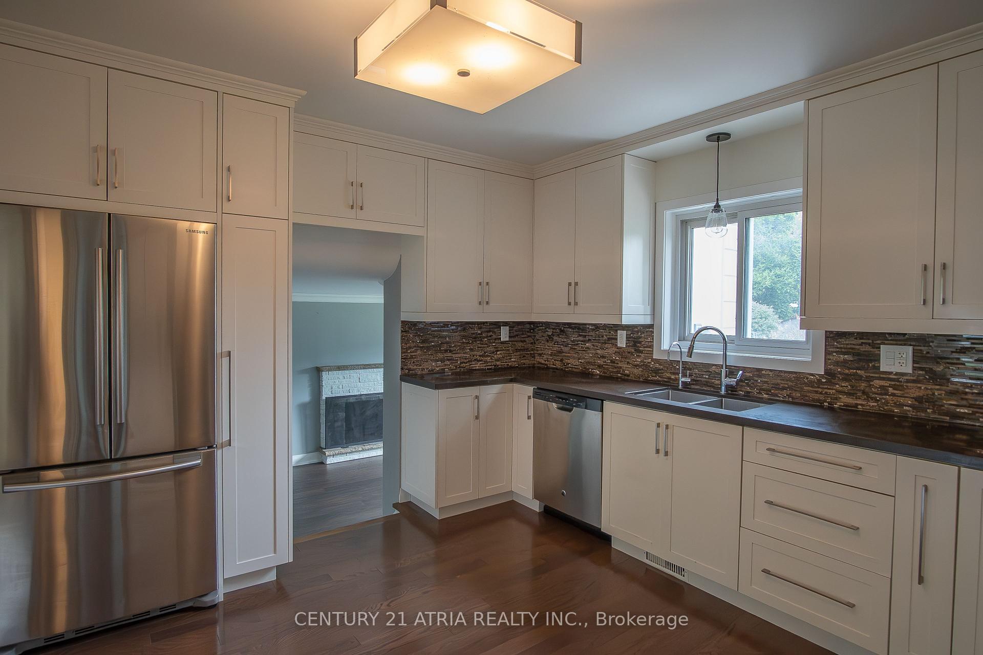 Photo 10 of 119 Milton Street, Etobicoke, Stonegate-Queensway — HOMEH