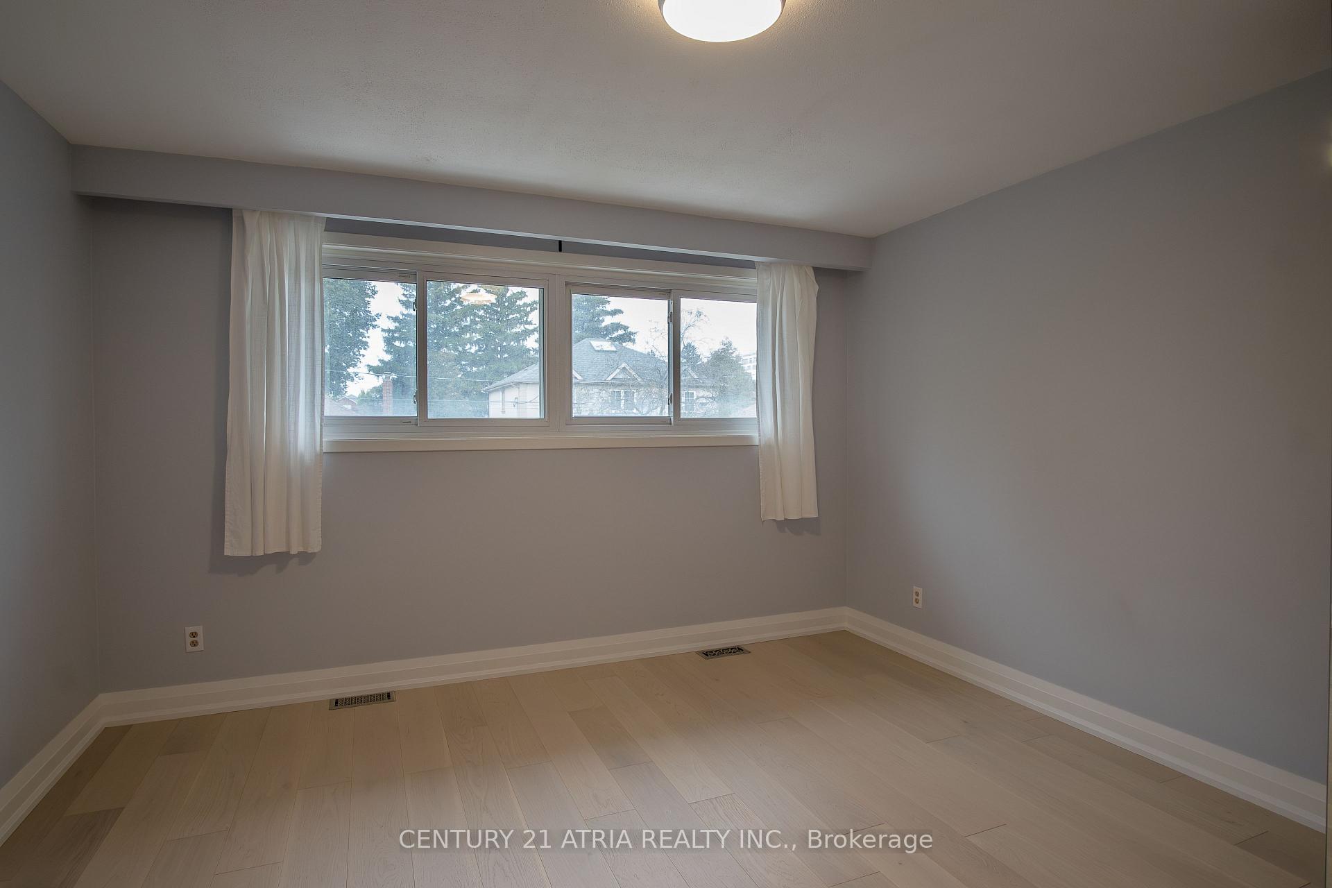 Photo 12 of 119 Milton Street, Etobicoke, Stonegate-Queensway — HOMEH