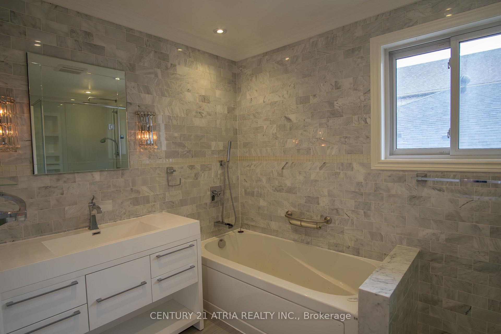 Photo 13 of 119 Milton Street, Etobicoke, Stonegate-Queensway — HOMEH