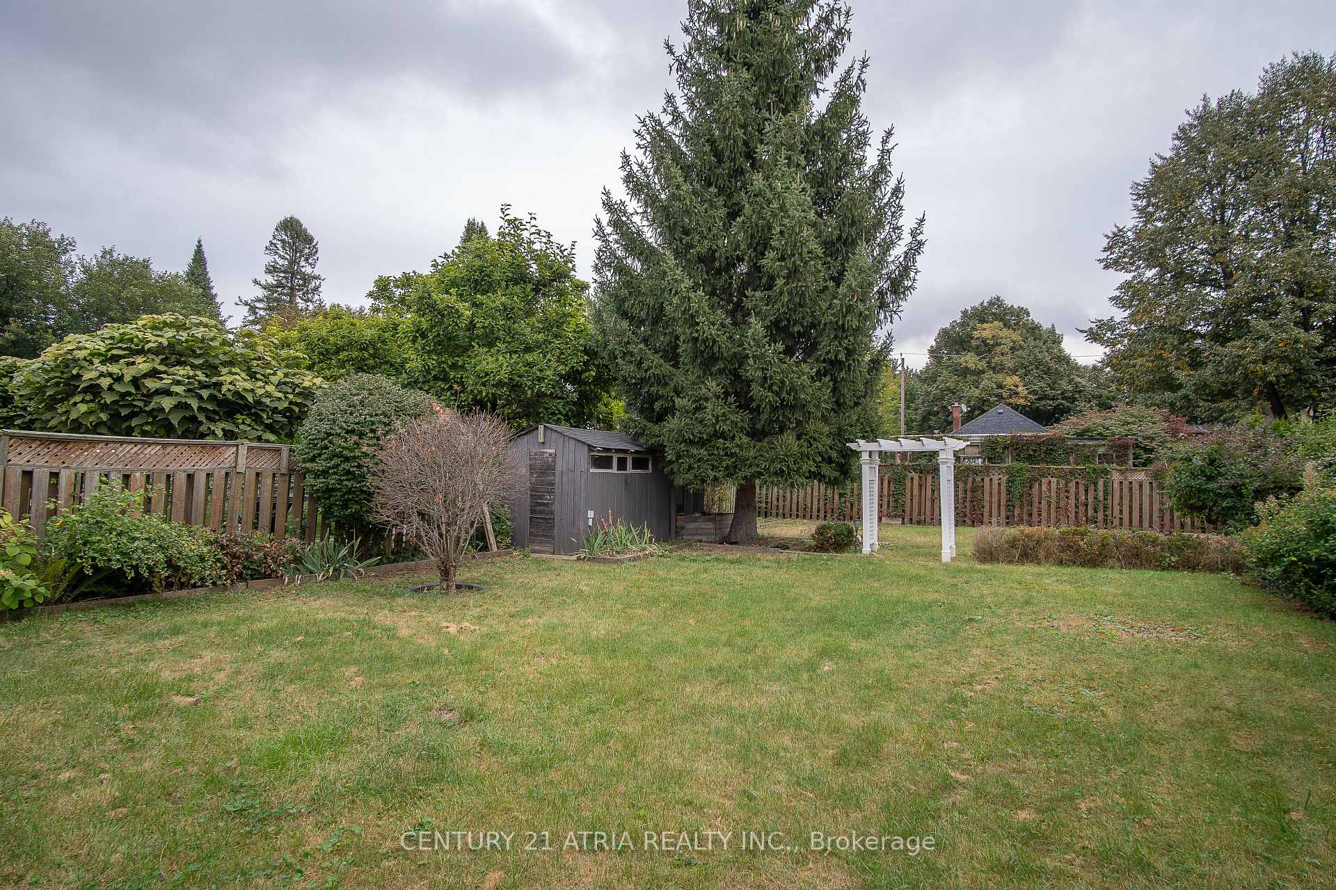 Photo 23 of 119 Milton Street, Etobicoke, Stonegate-Queensway — HOMEH