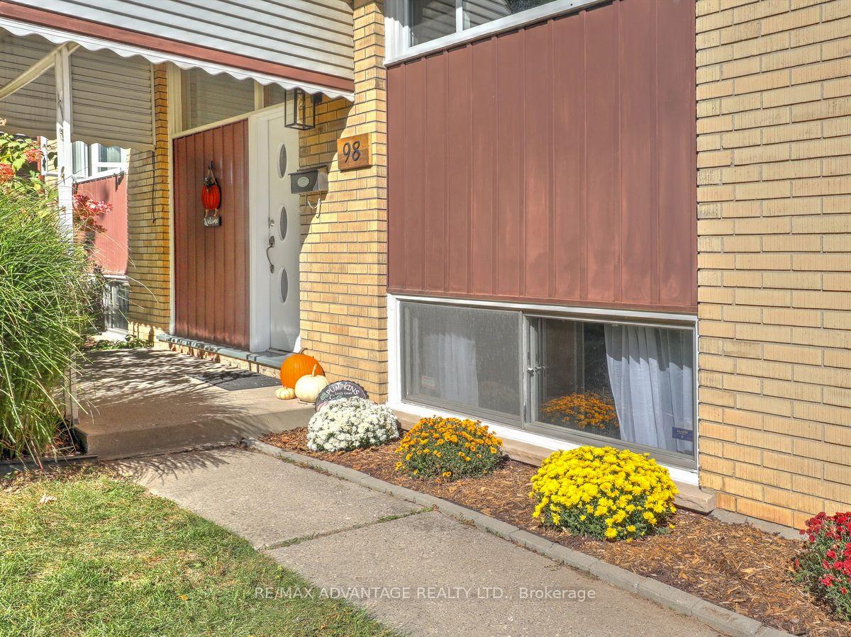 Photo 3 of 98 Goldwick Crescent, London, East D — HOMEH