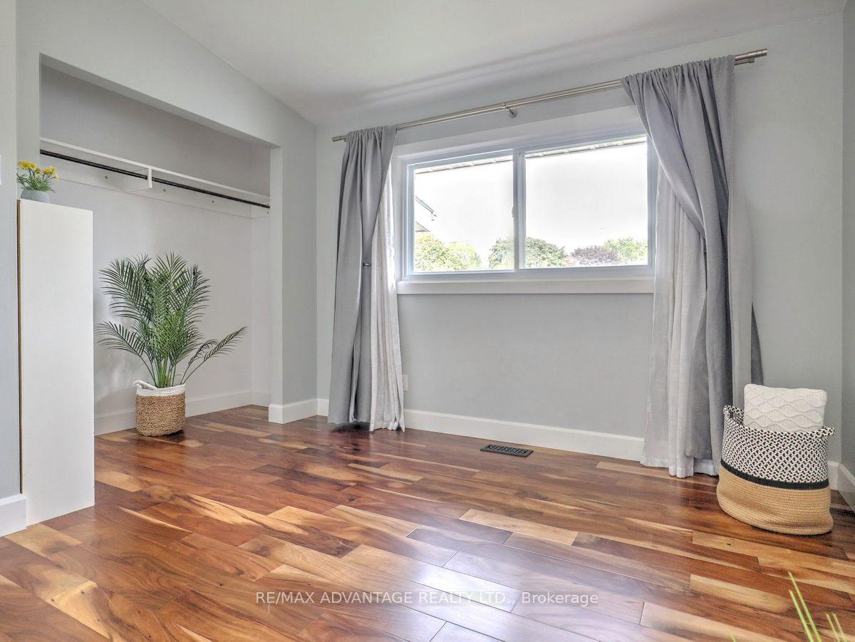 Photo 27 of 98 Goldwick Crescent, London, East D — HOMEH