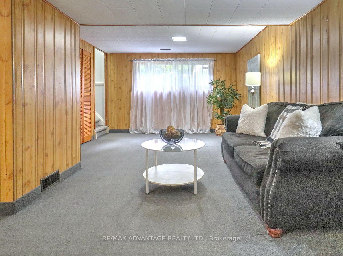 Photo 34 of 98 Goldwick Crescent, London, East D — HOMEH