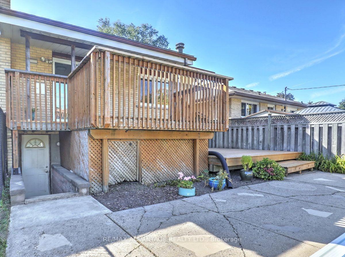 Photo 47 of 98 Goldwick Crescent, London, East D — HOMEH