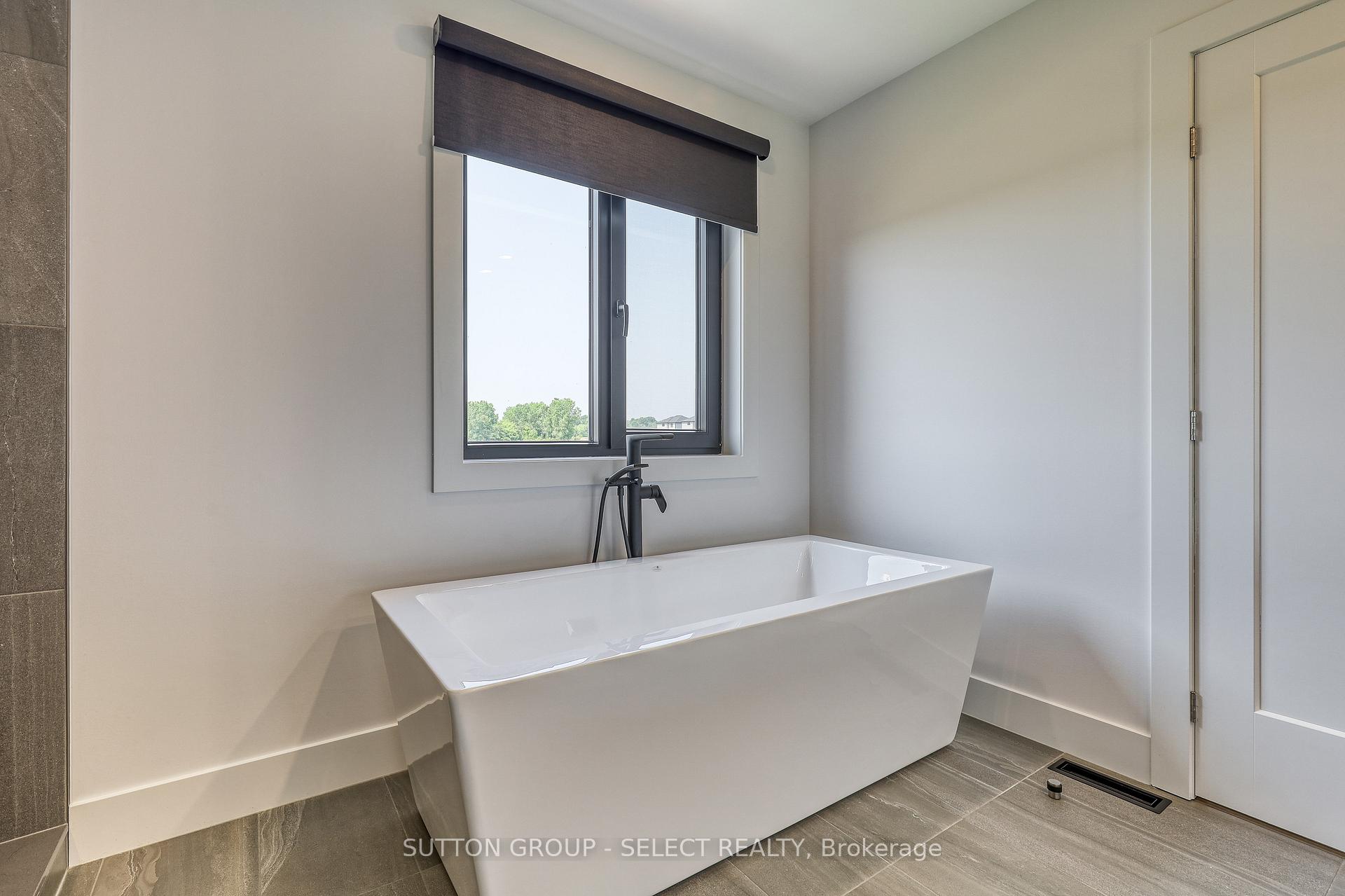 Photo 41 of 61 Crestview Drive, Middlesex Centre, Kilworth — HOMEH