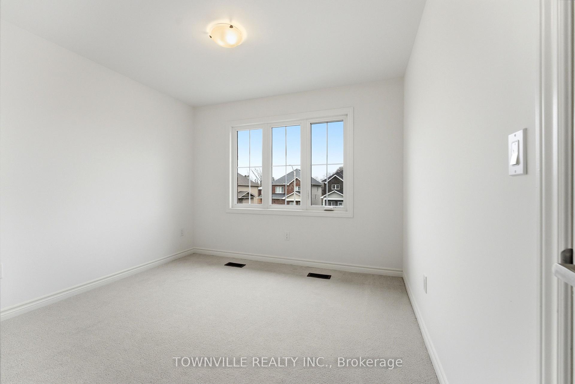 Photo 14 of 10 Bradden Crescent, Belleville, Belleville Ward — HOMEH