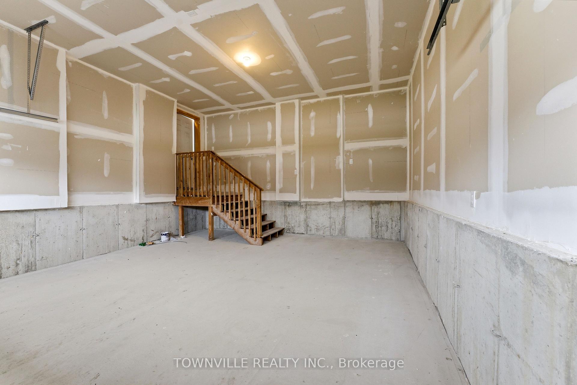 Photo 32 of 10 Bradden Crescent, Belleville, Belleville Ward — HOMEH
