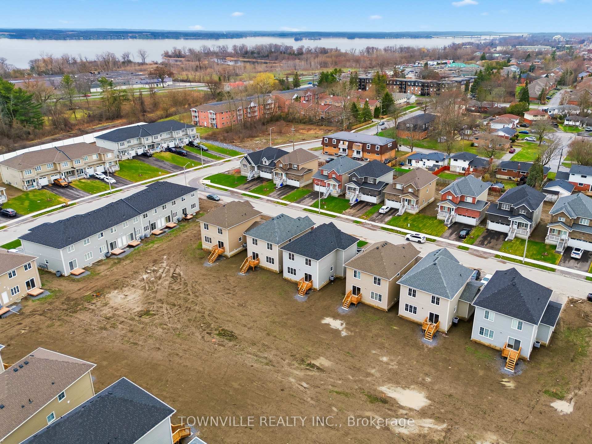 Photo 40 of 10 Bradden Crescent, Belleville, Belleville Ward — HOMEH