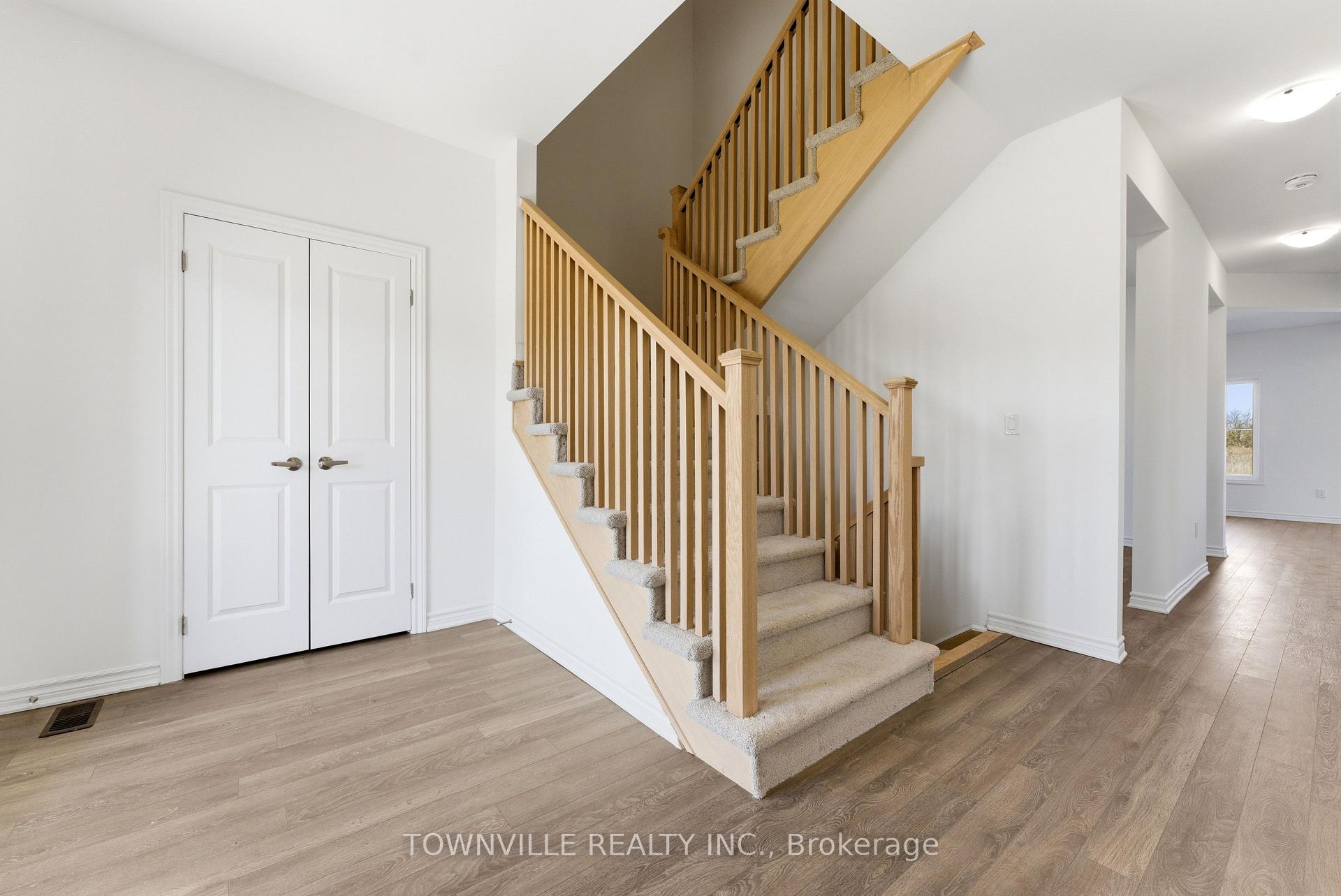 Photo 5 of 31 Bradden Crescent, Belleville, Belleville Ward — HOMEH