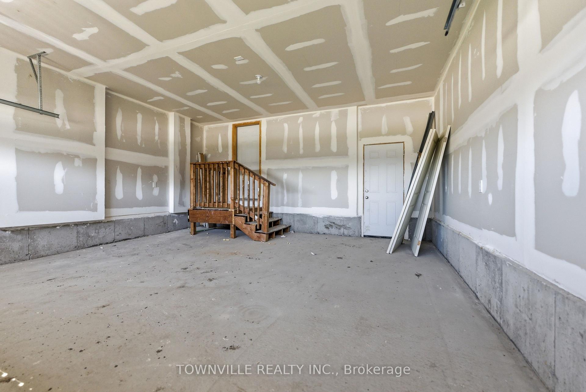 Photo 35 of 31 Bradden Crescent, Belleville, Belleville Ward — HOMEH